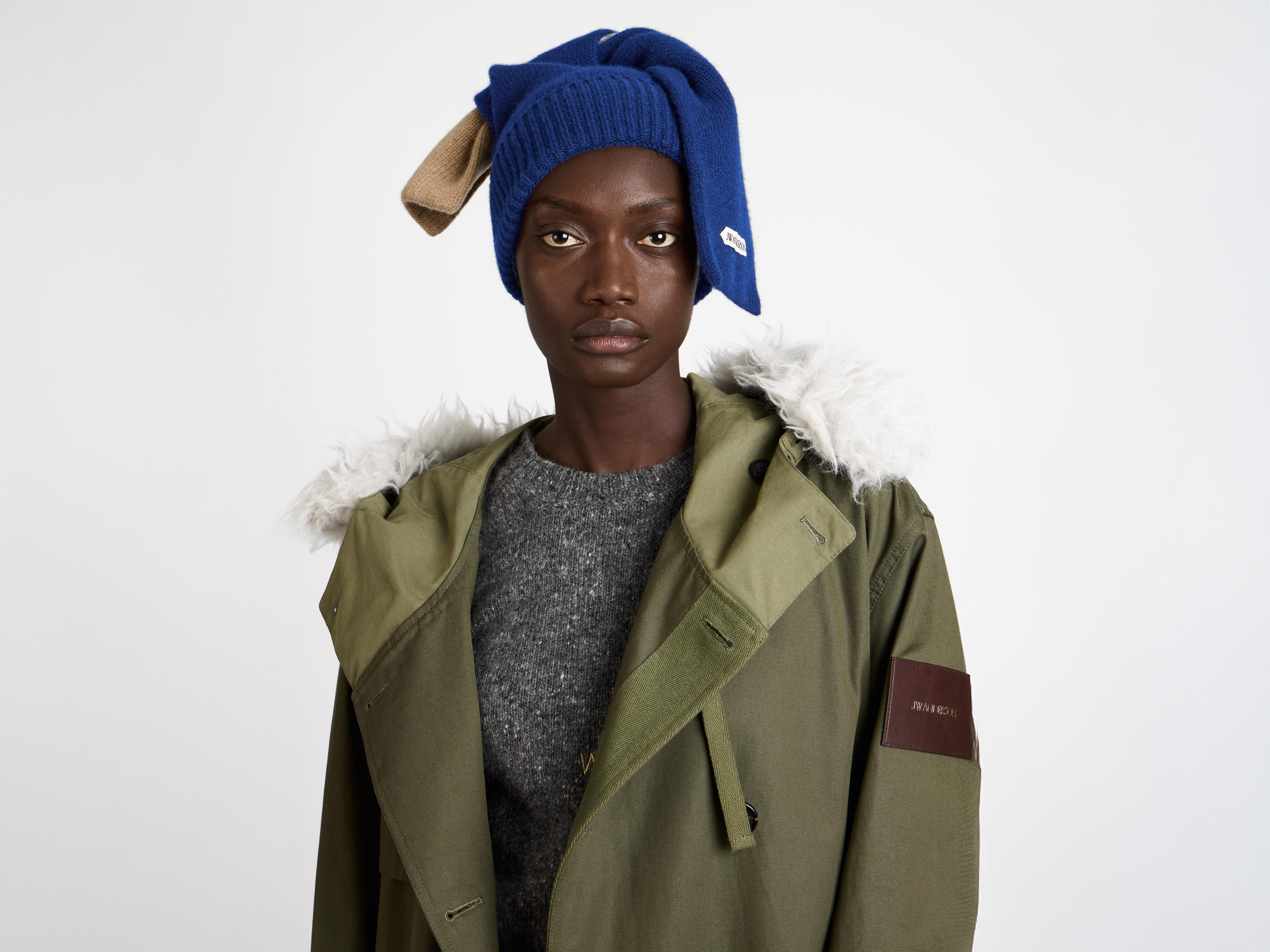 KNOTTED BEANIE HAT IN NAVY - 5
