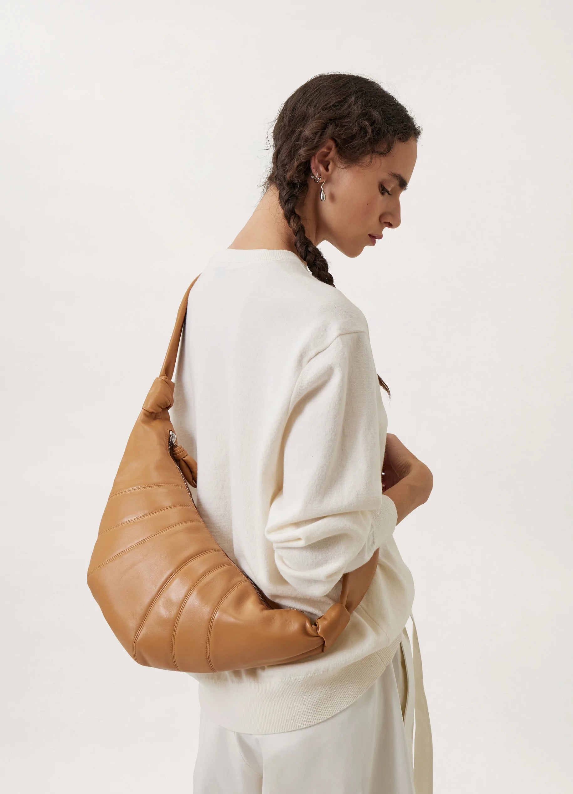 MEDIUM CROISSANT BAG
SOFT NAPPA LEATHER - 5