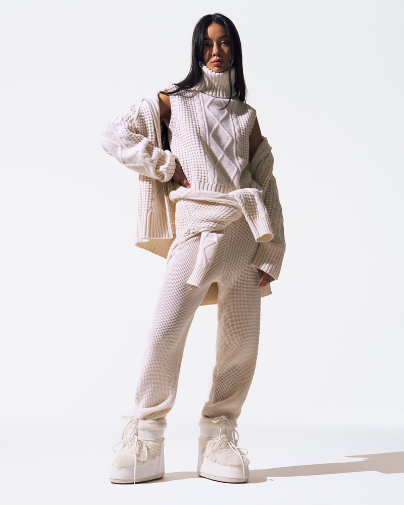 PERFECT MOMENT Crystal Merino Wool Jogger outlook