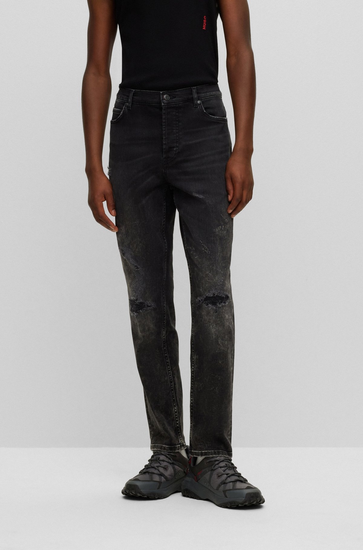 TAPERED-FIT JEANS IN BLACK COMFORT-STRETCH DENIM - 2