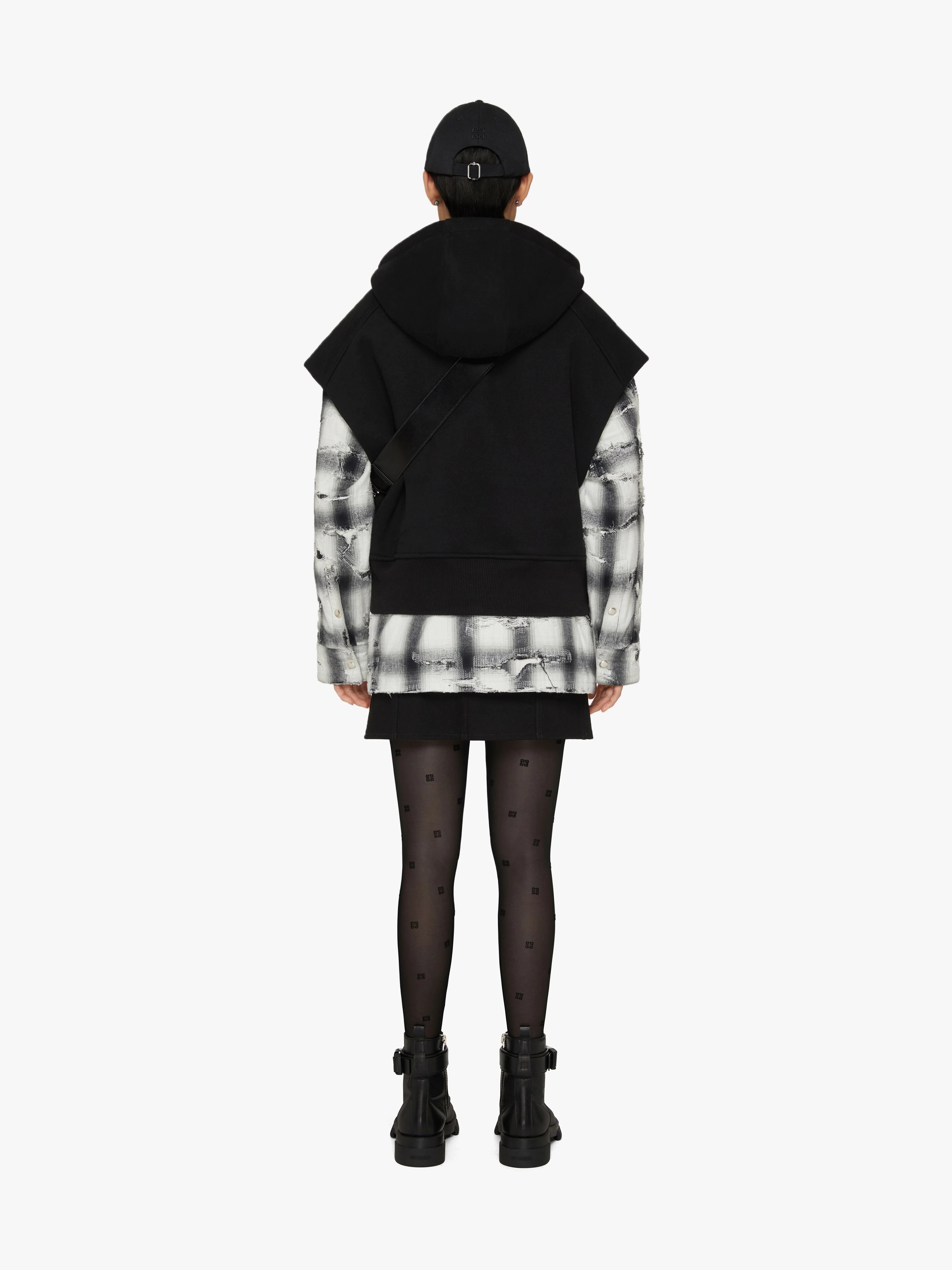 SLEEVELESS HOODIE WITH METALLIC DETAILS - 4