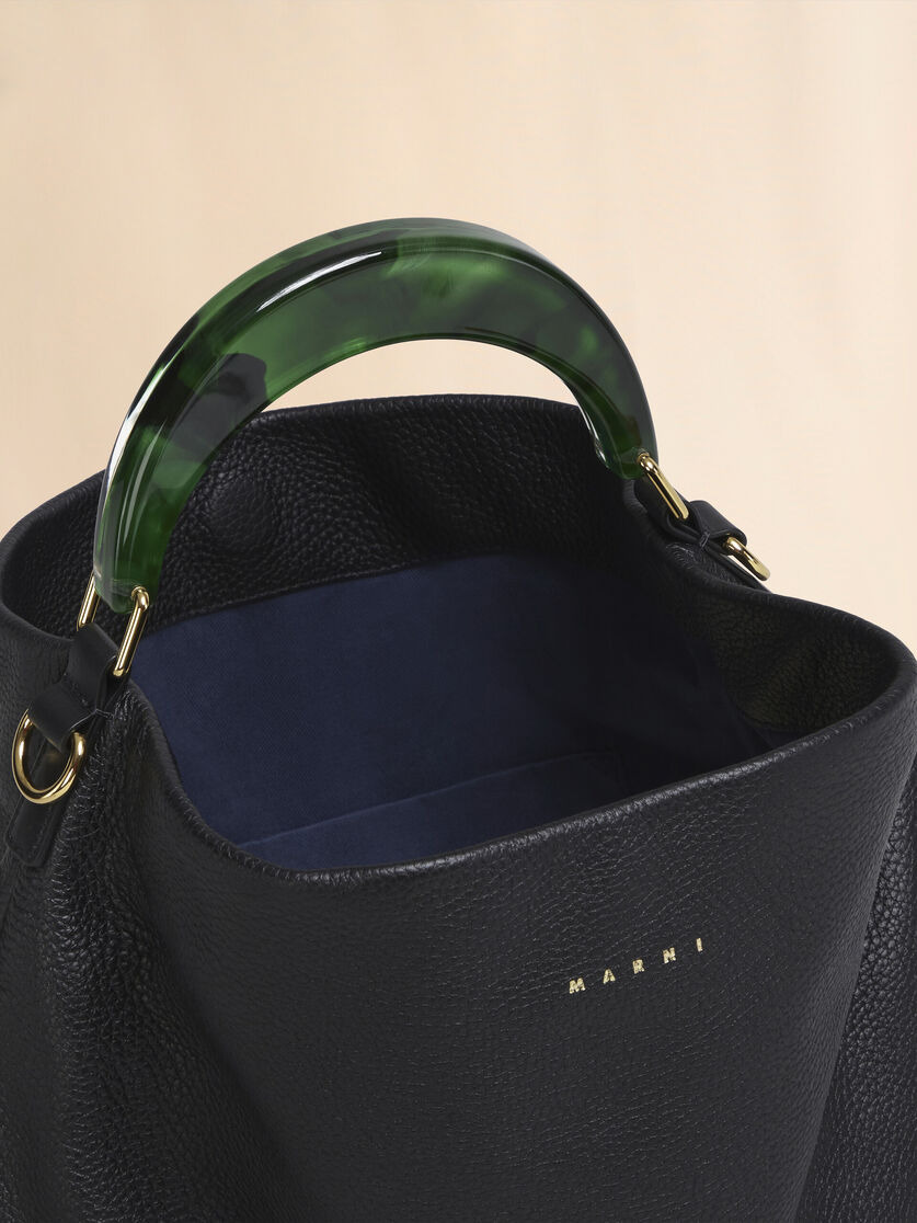 HOBO BAG IN BLACK GRAINED CALFSKIN AND RESIN HANDLE - 4