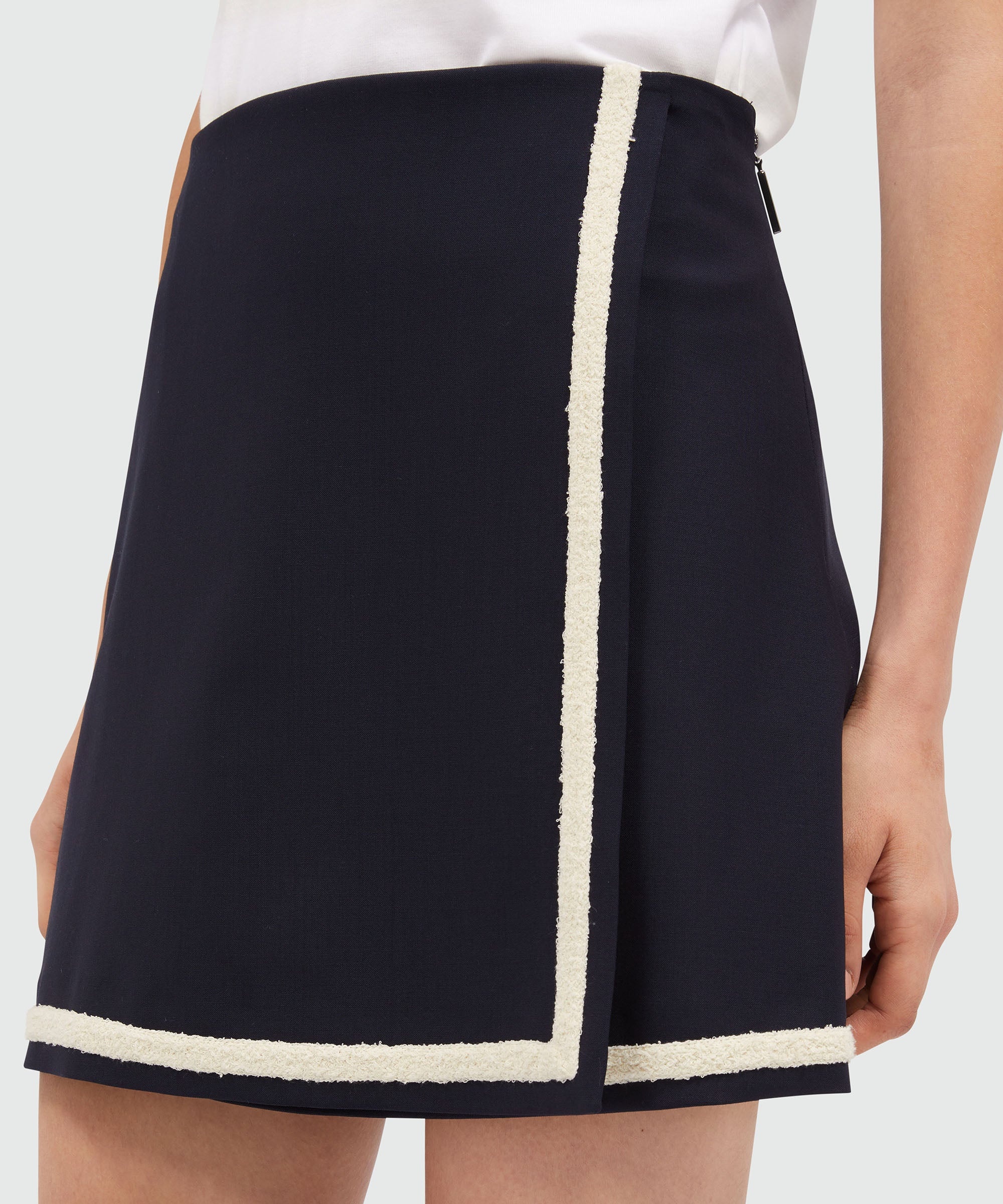 Short skirt in fresco wool with bouclé profiles - 5