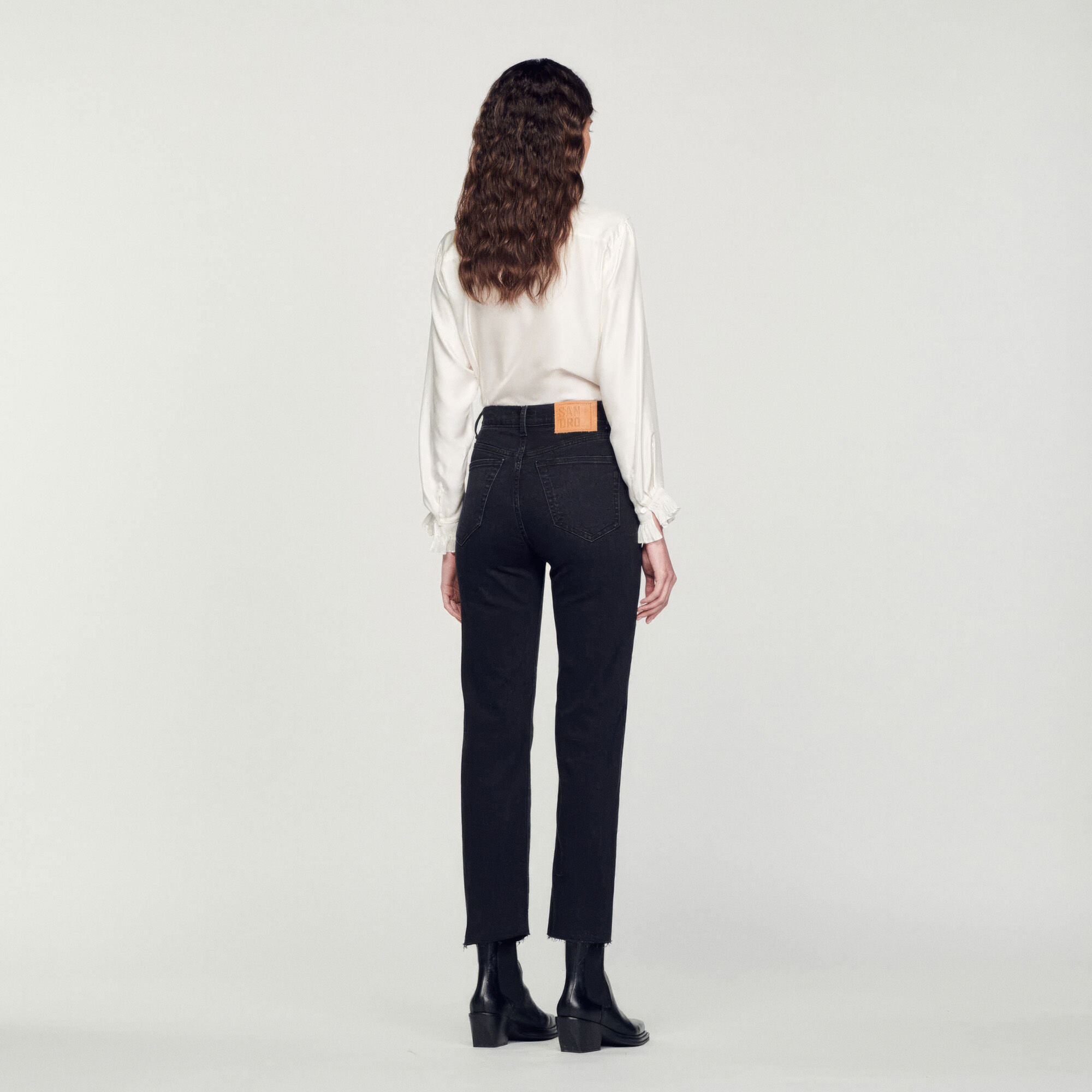 STRAIGHT-CUT JEANS WITH RAW EDGES - 6