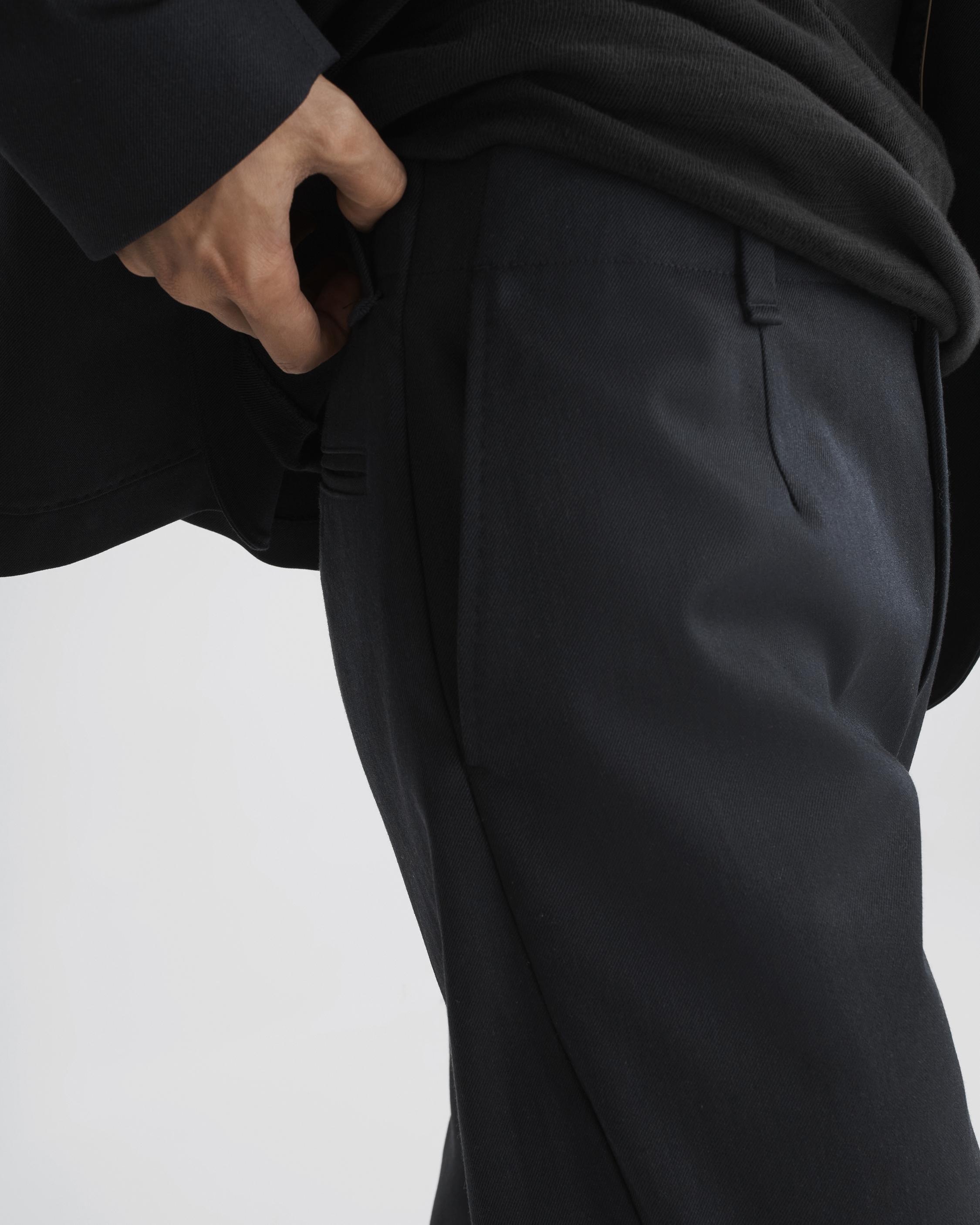 Shift Wool Trouser
Classic Fit Pant - 6