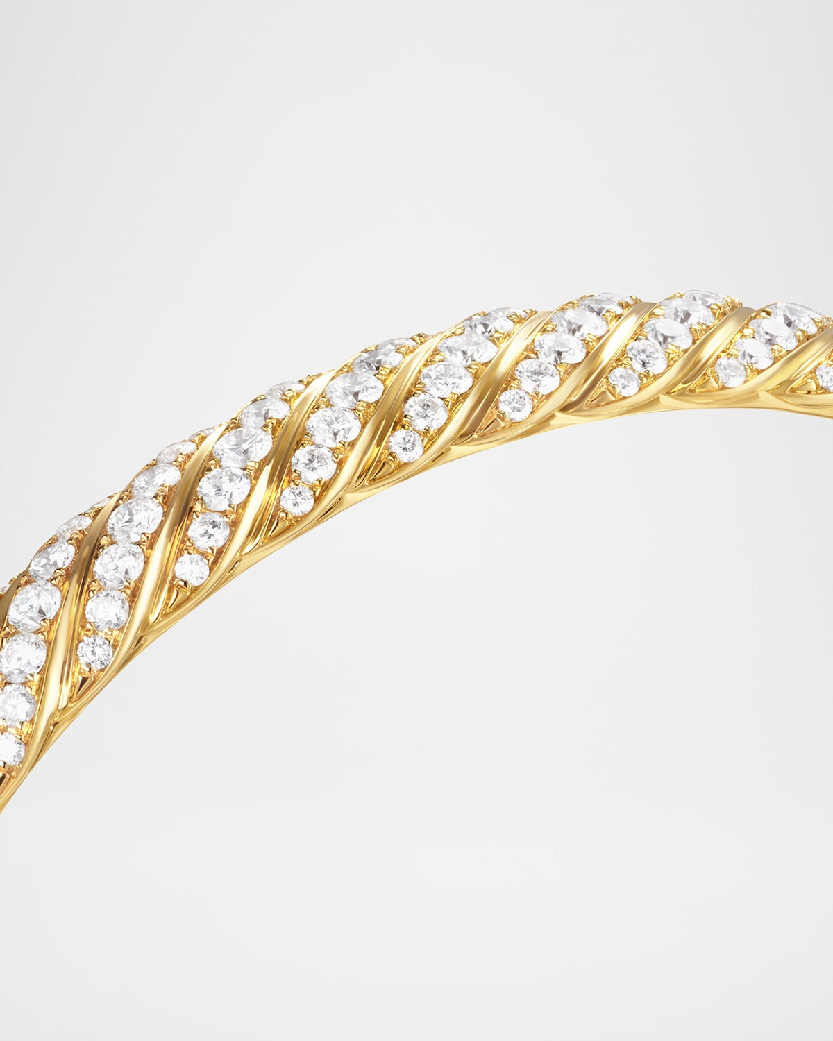 Sculpted Cable Bracelet with Diamonds in 18K Gold, 8mm - 5