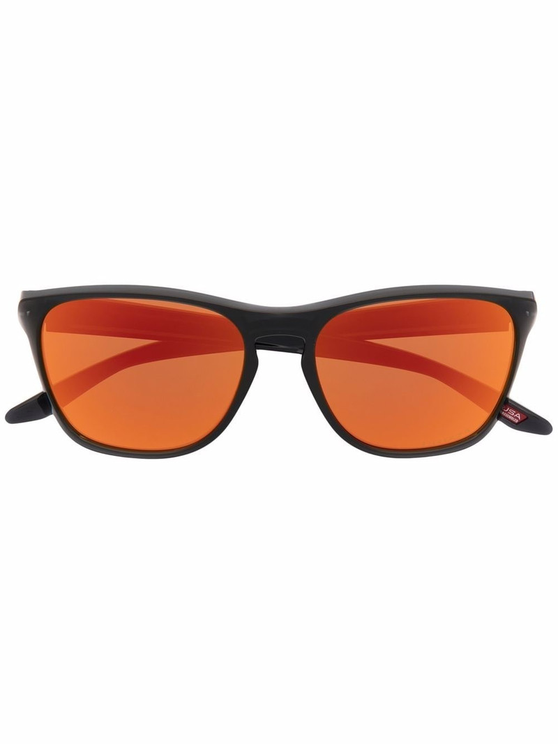 mirrored-lense sunglasses 1