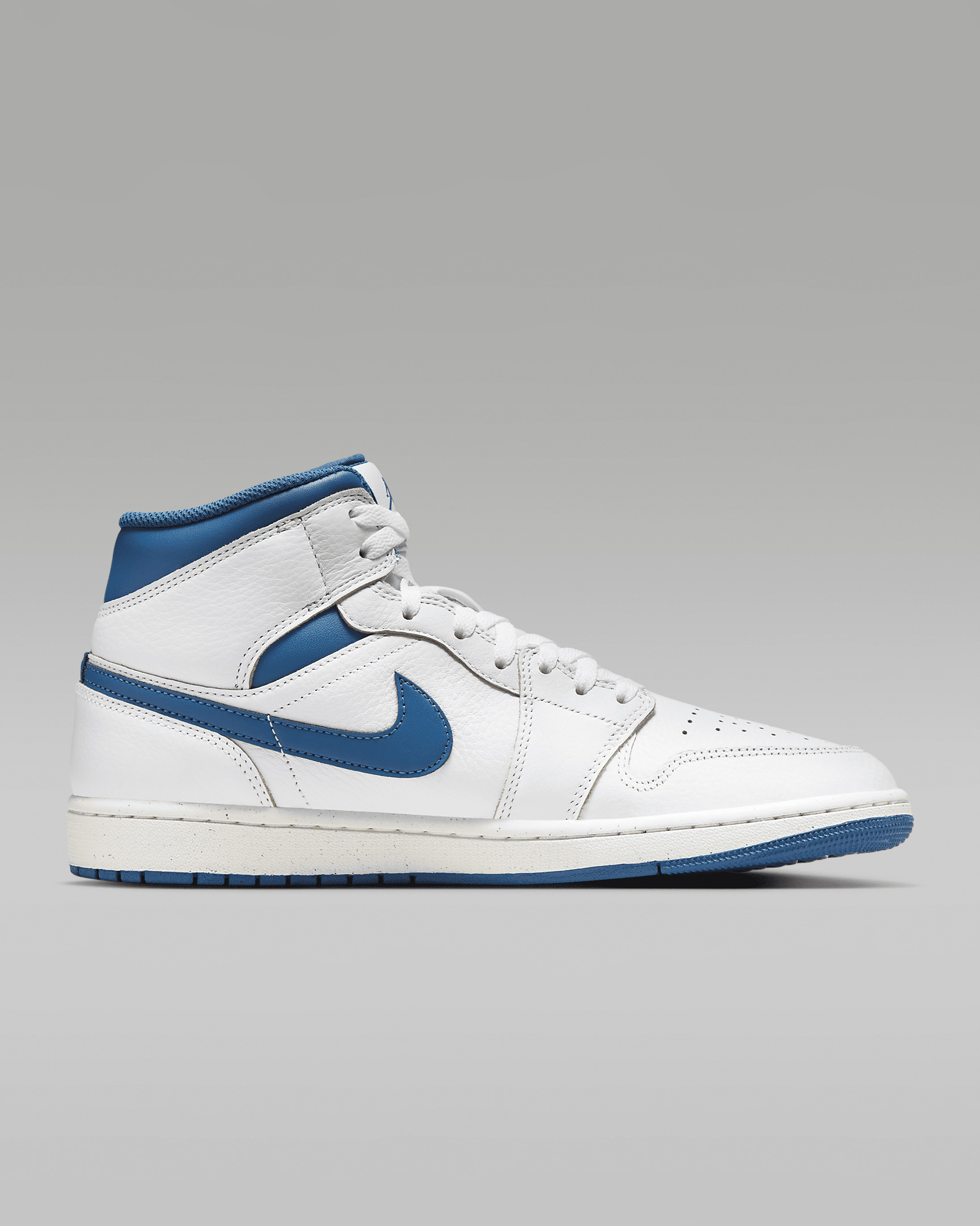 Men's Air Jordan 1 Mid SE Shoes - 3