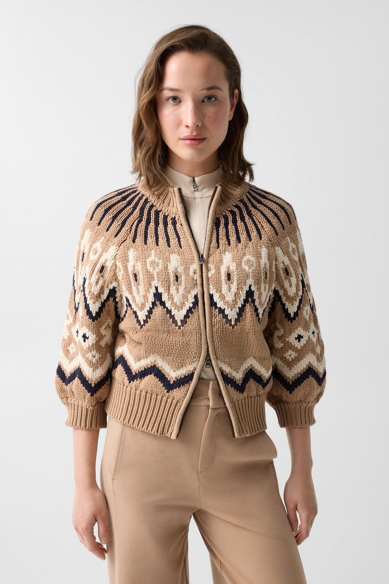 Norwegian knit jacket Aurora in Camel/black 2