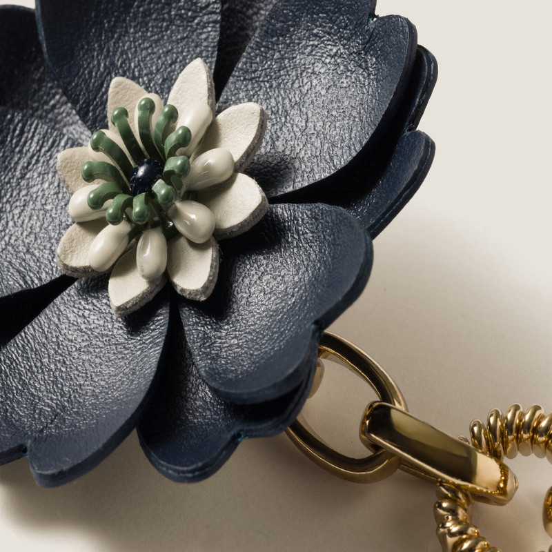 Miu Miu Metal and pearl necklace outlook