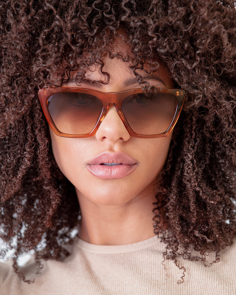 illesteva Lisbon Sunglasses outlook