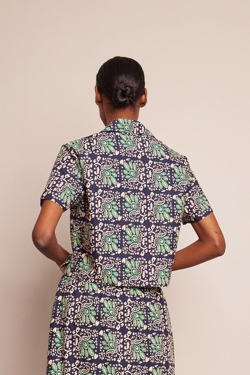 Kohut Top Tomboy-Chic Cropped Button-Up in a Vibrant Print 5