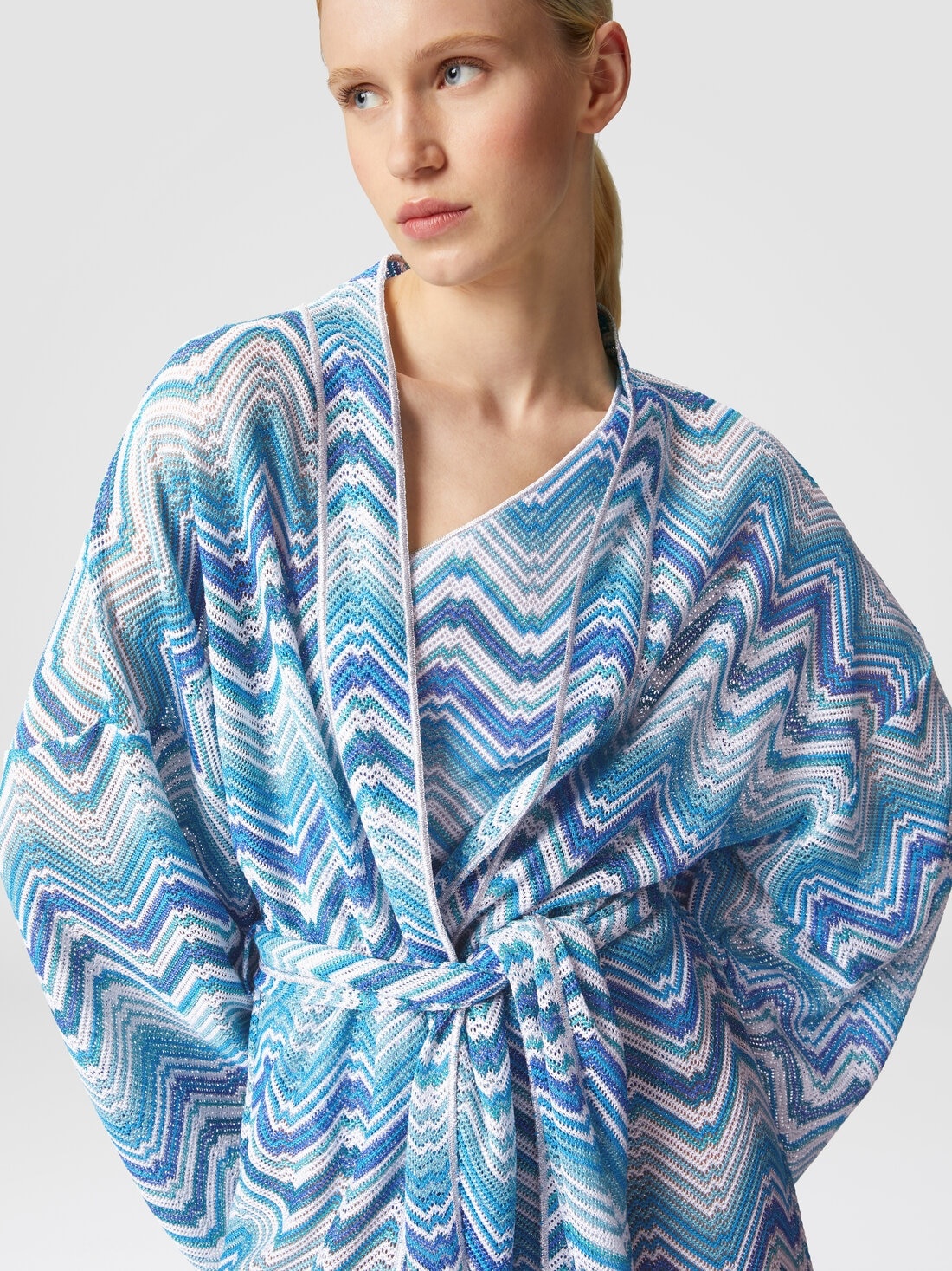 Short dressing gown cover-up in chevron crochet with lurex - 4