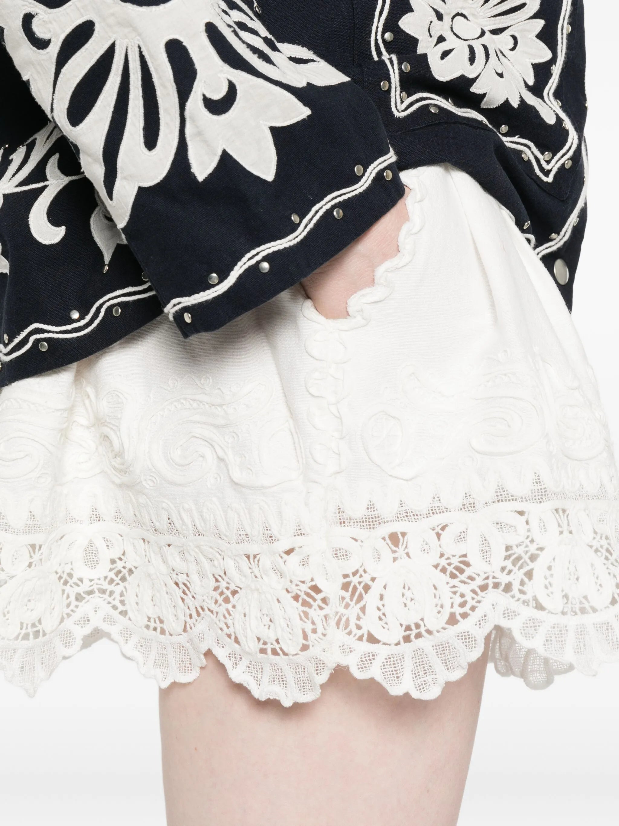 Sea Lace-trimmed Pleated Shorts - 4