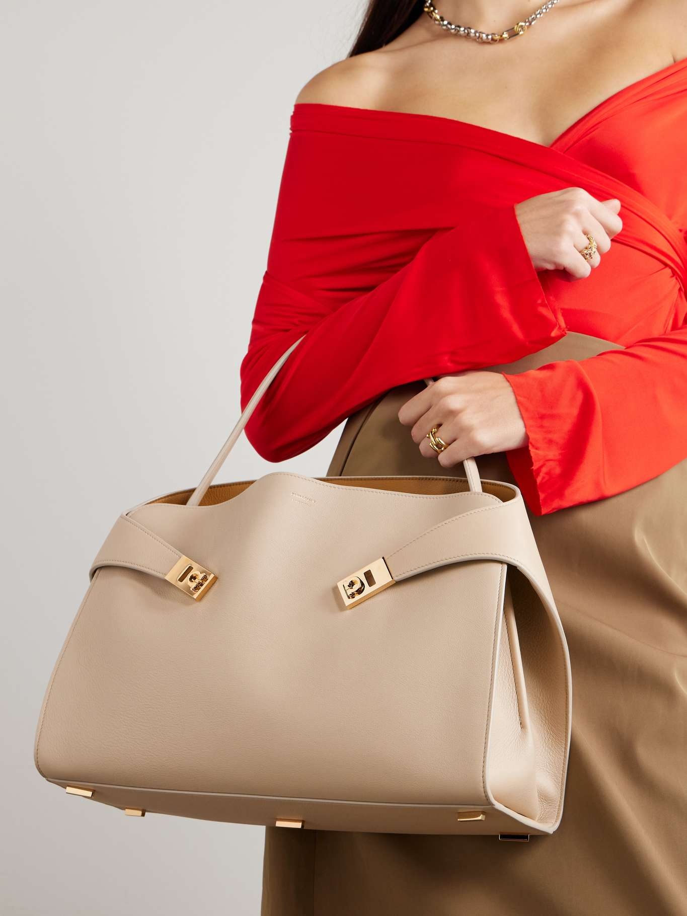 Hug medium leather tote Beige - 2
