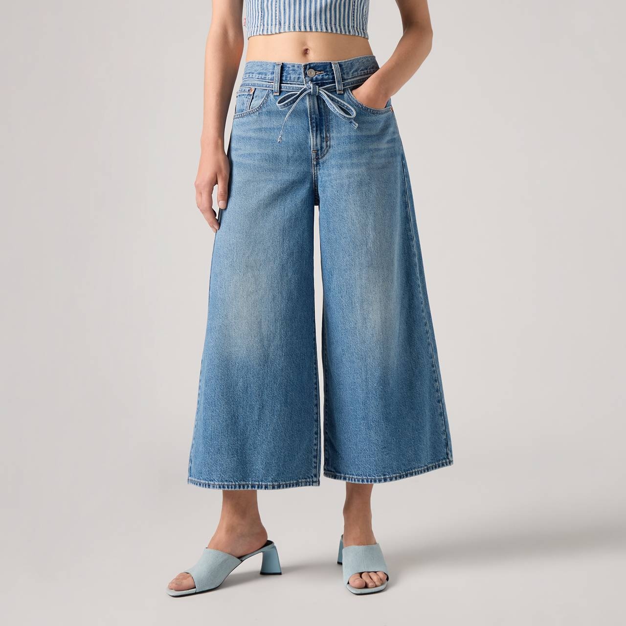 【関税込み】Levi's ブルー XL Culotte ジーンズ Levi's XL culotte jeans with tie waist detail in mid blue | ASOS