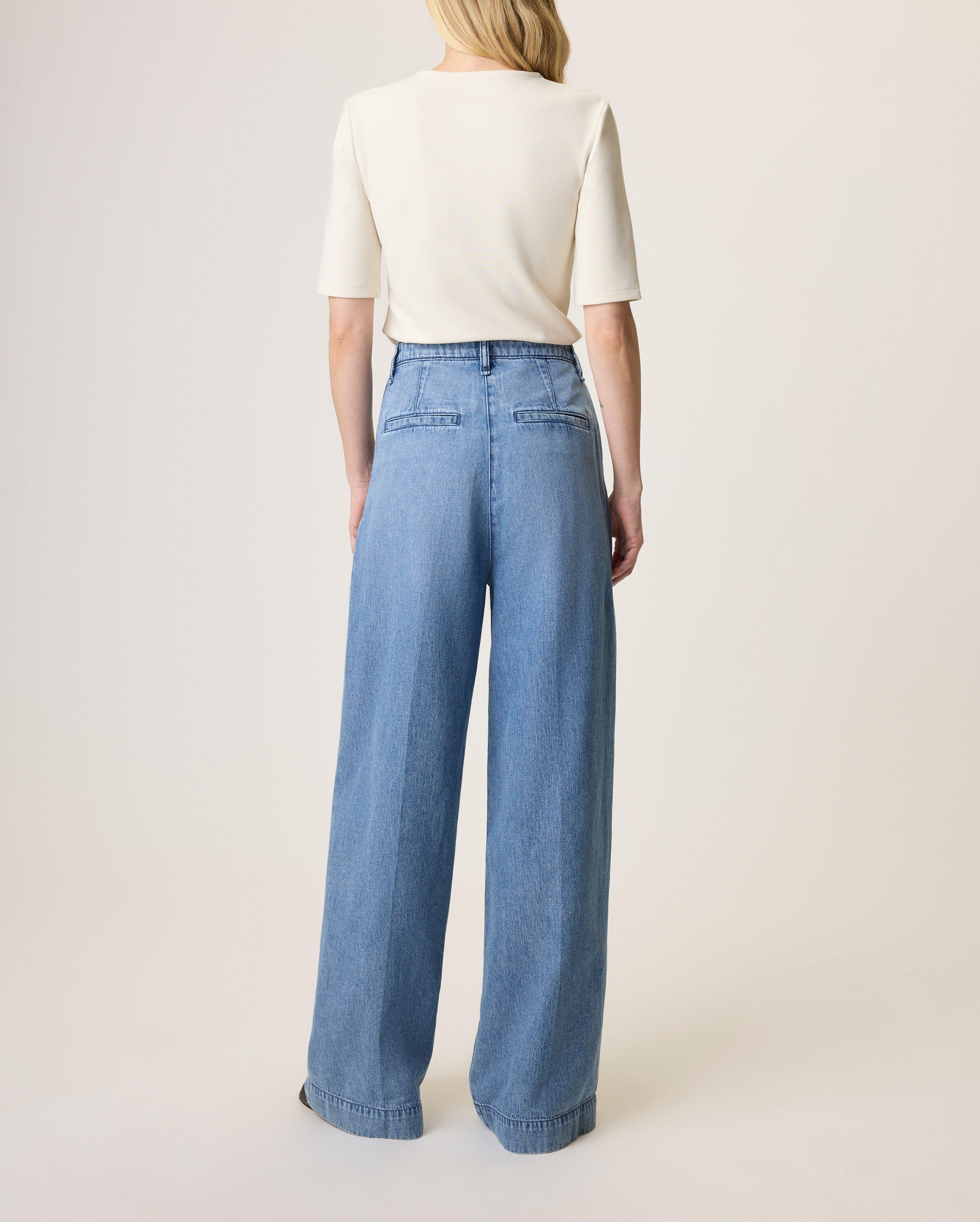 Aurora Pleated Trouser
Cloud Denim in Winwood - 2
