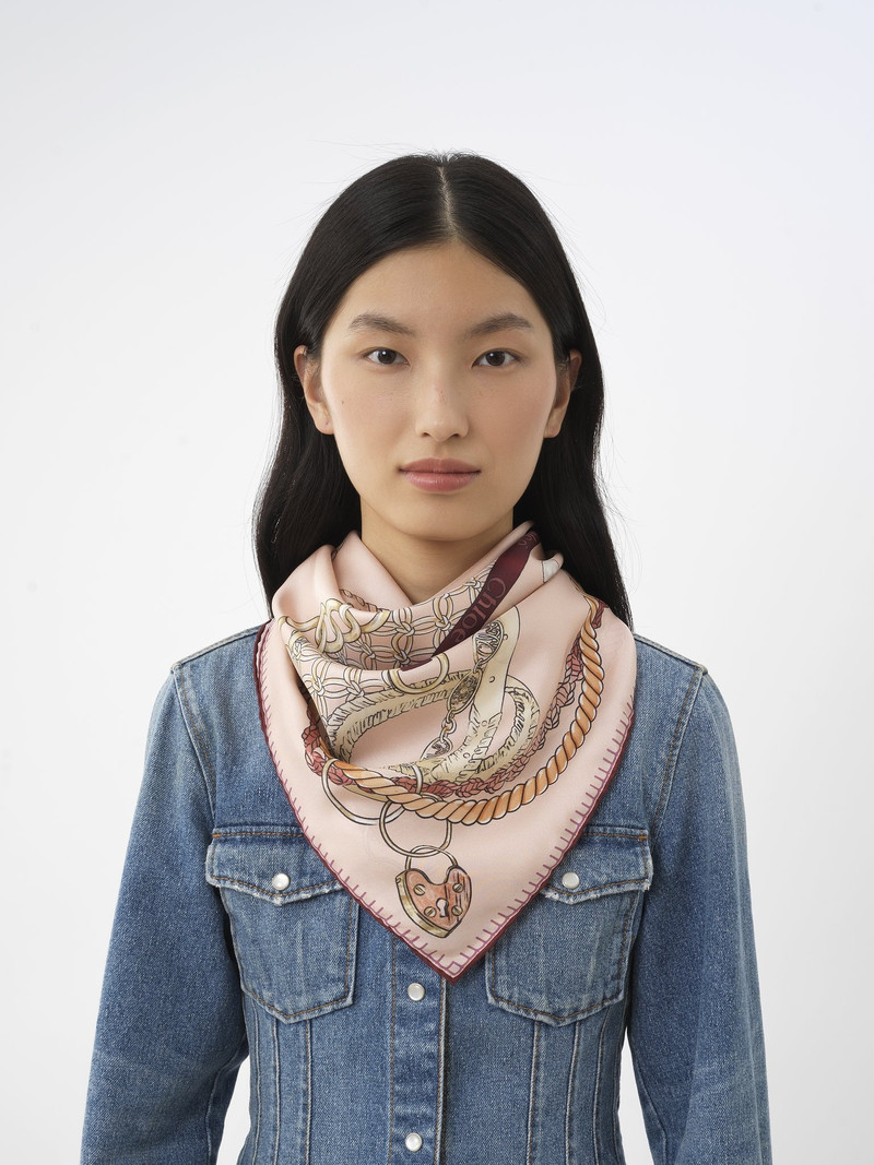 Chloé SIGNATURE SQUARE SCARF outlook