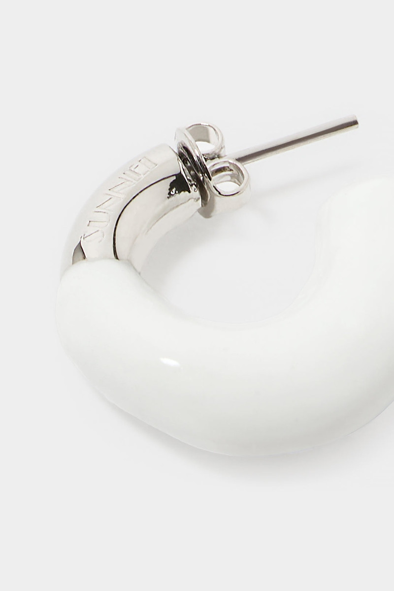 SUNNEI MINI RUBBERIZED EARRINGS SILVER / white glow outlook