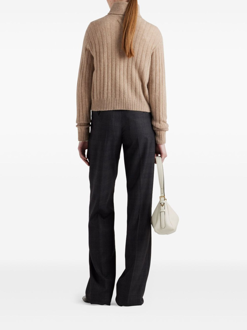 Turtleneck은 캐시미어 잠바를 늑골을 붙입니다 3