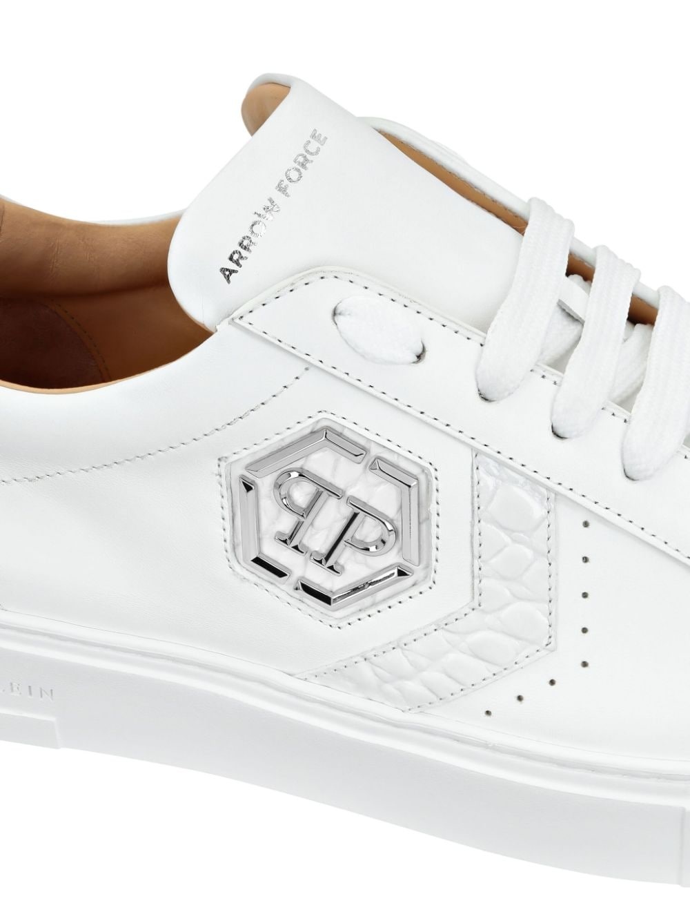 logo-patch panelled leather sneakers - 3