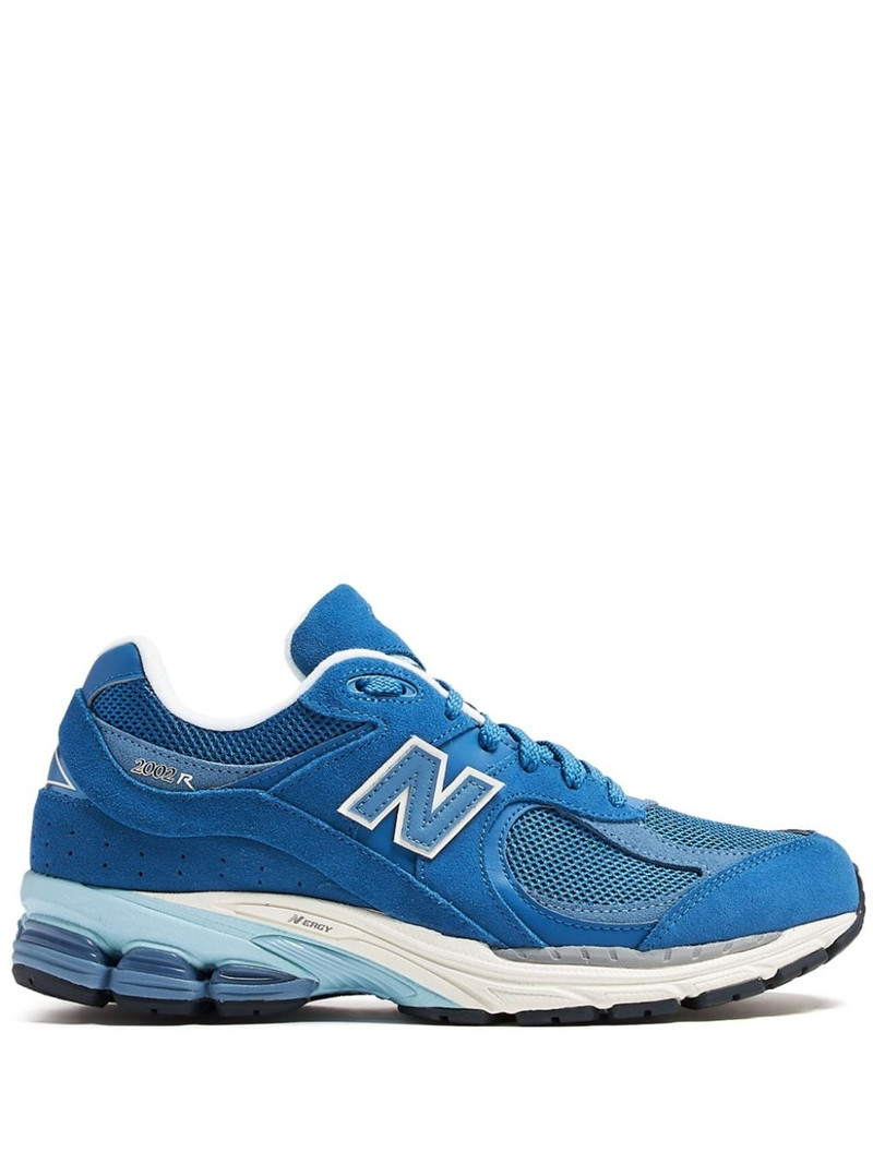 logo sneakers 1