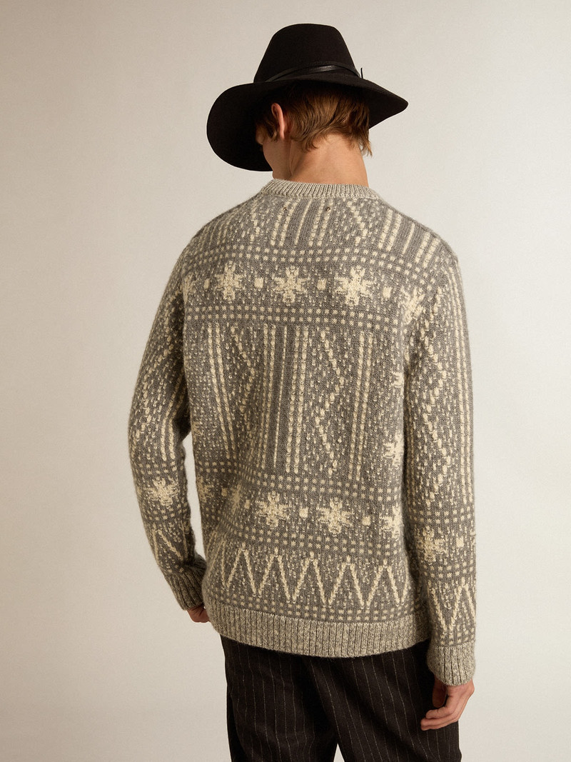 Round-neck sweater with gray Fair Isle motif 4