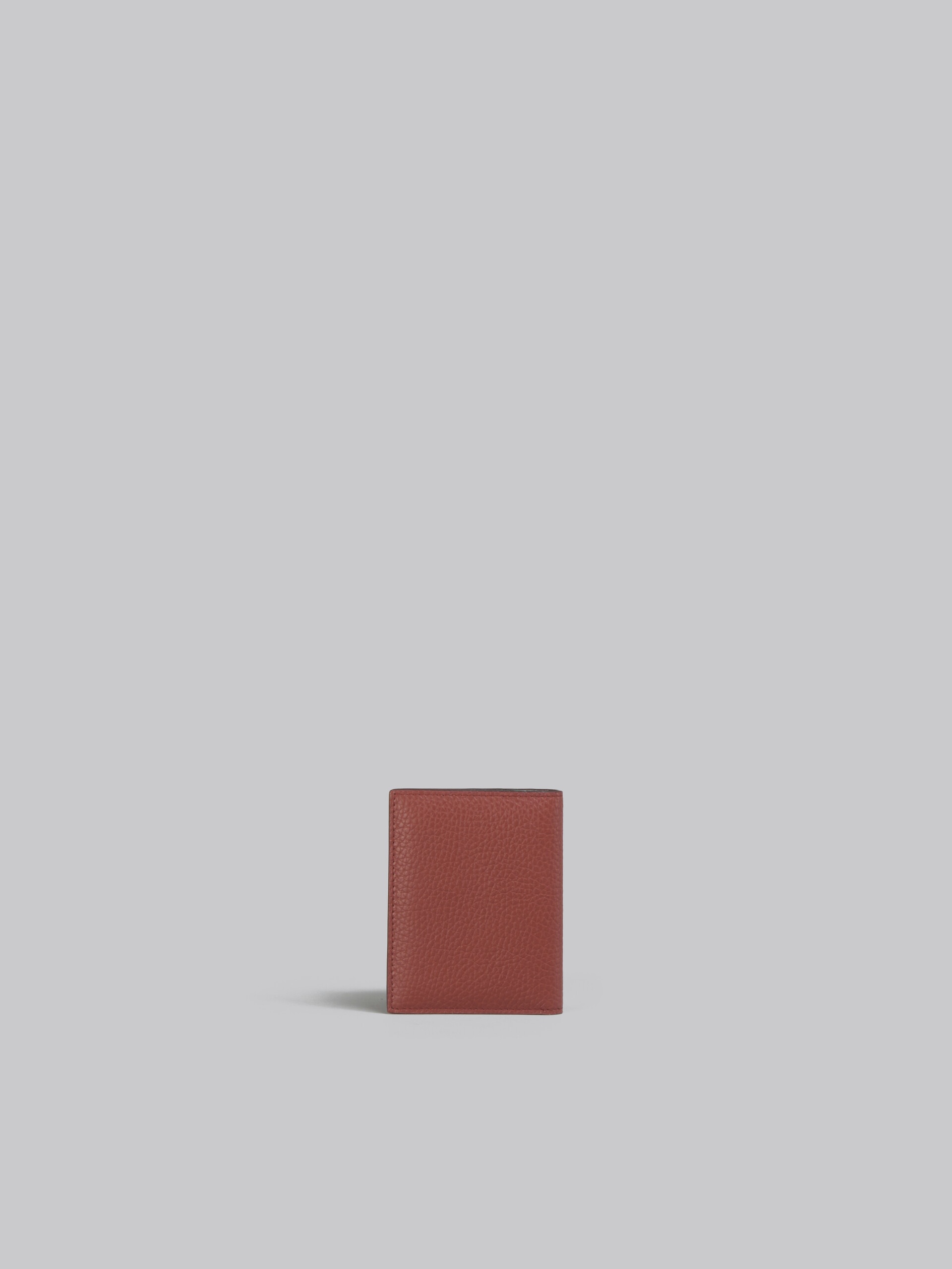 BROWN LEATHER BIFOLD CARDHOLDER WITH MARBLED INTERIOR - 3