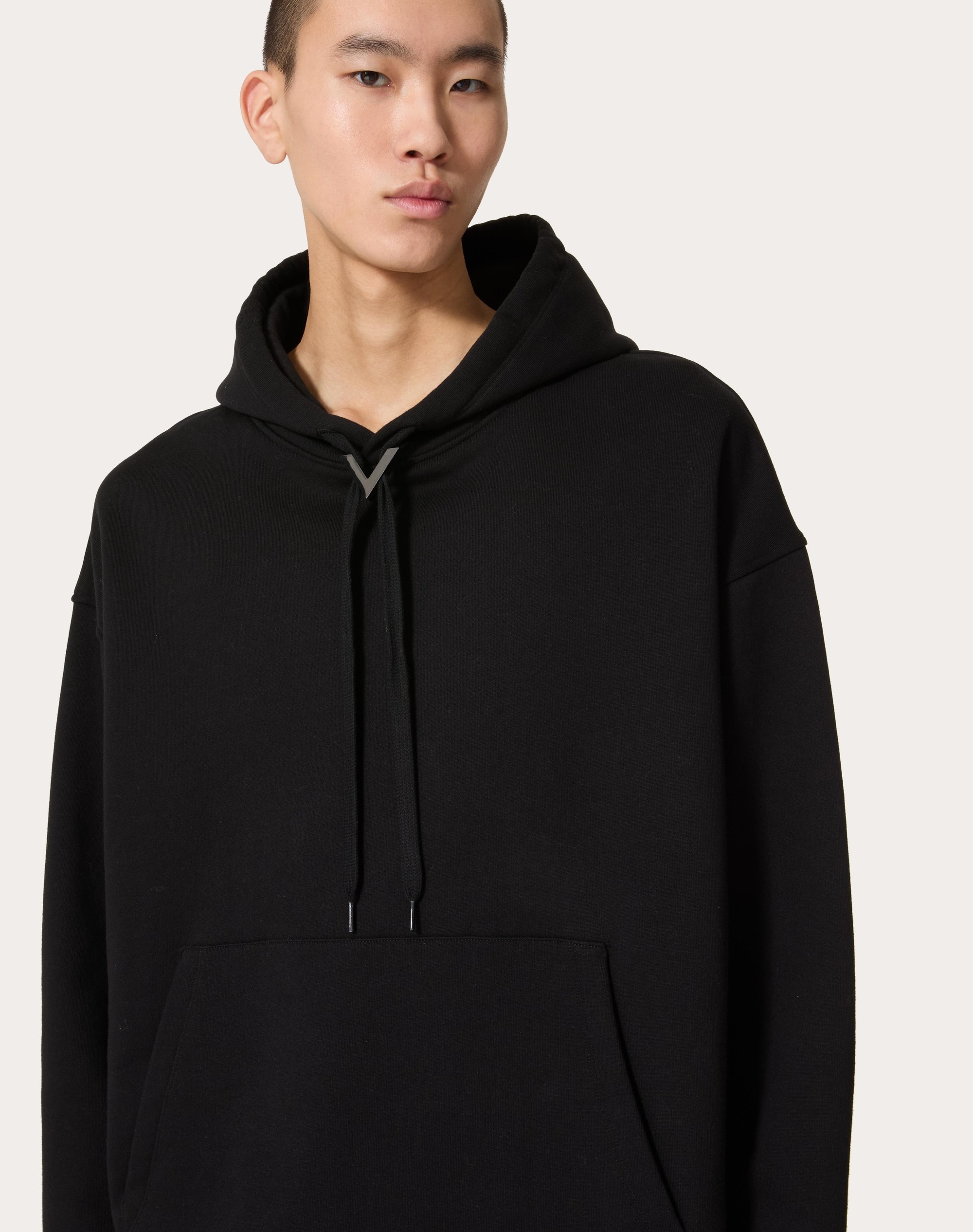 COTTON HOODED SWEATSHIRT WITH METALLIC V DETAIL - 5