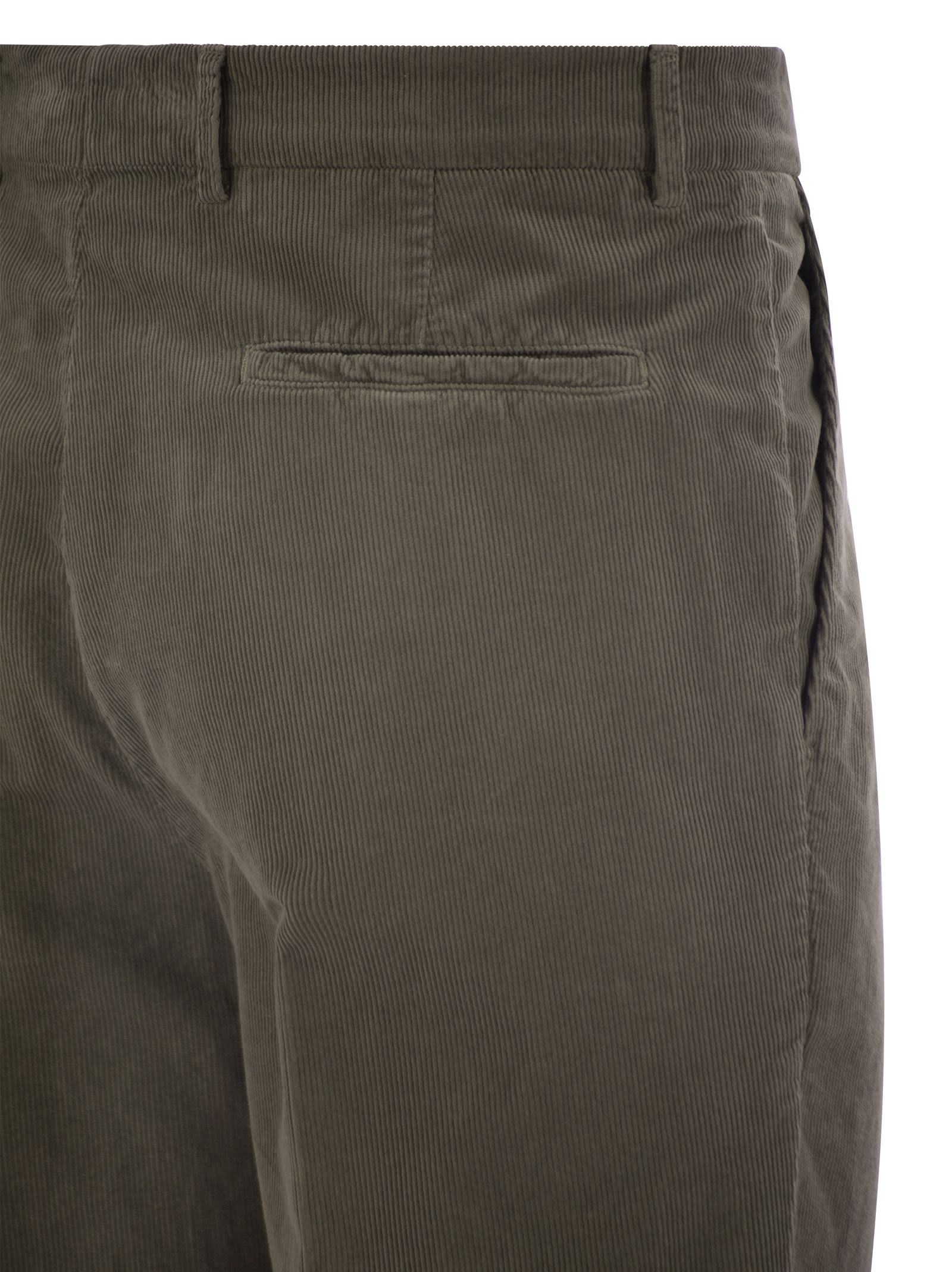 Brunello Cucinelli Men Leisure Fit Trousers In Garment Dyed Cotton Corduroy With Darts - 4