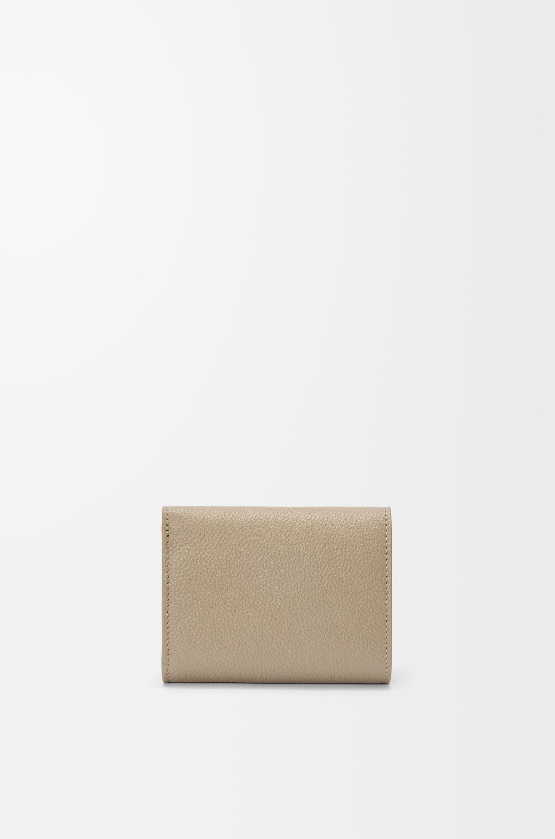 Pebble trifold wallet in pebble grain calfskin - 5