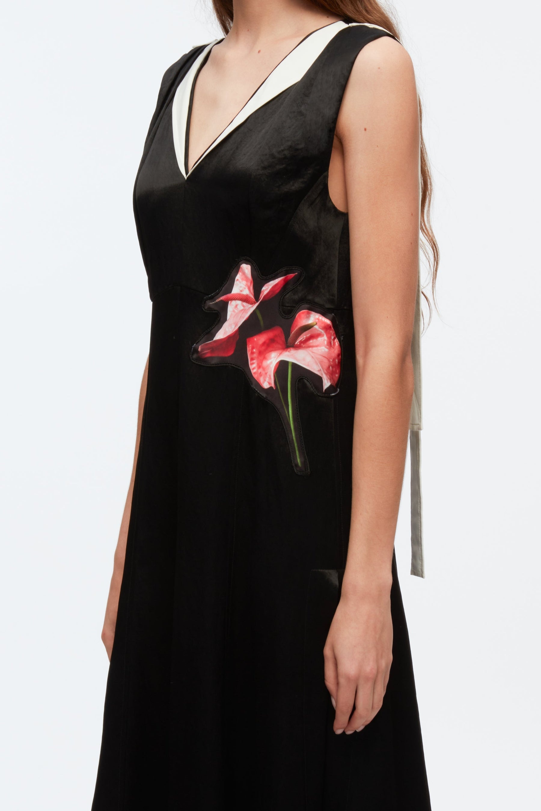 Floral Bouquet Appliqué Sleeveless Gown With Combo - 4