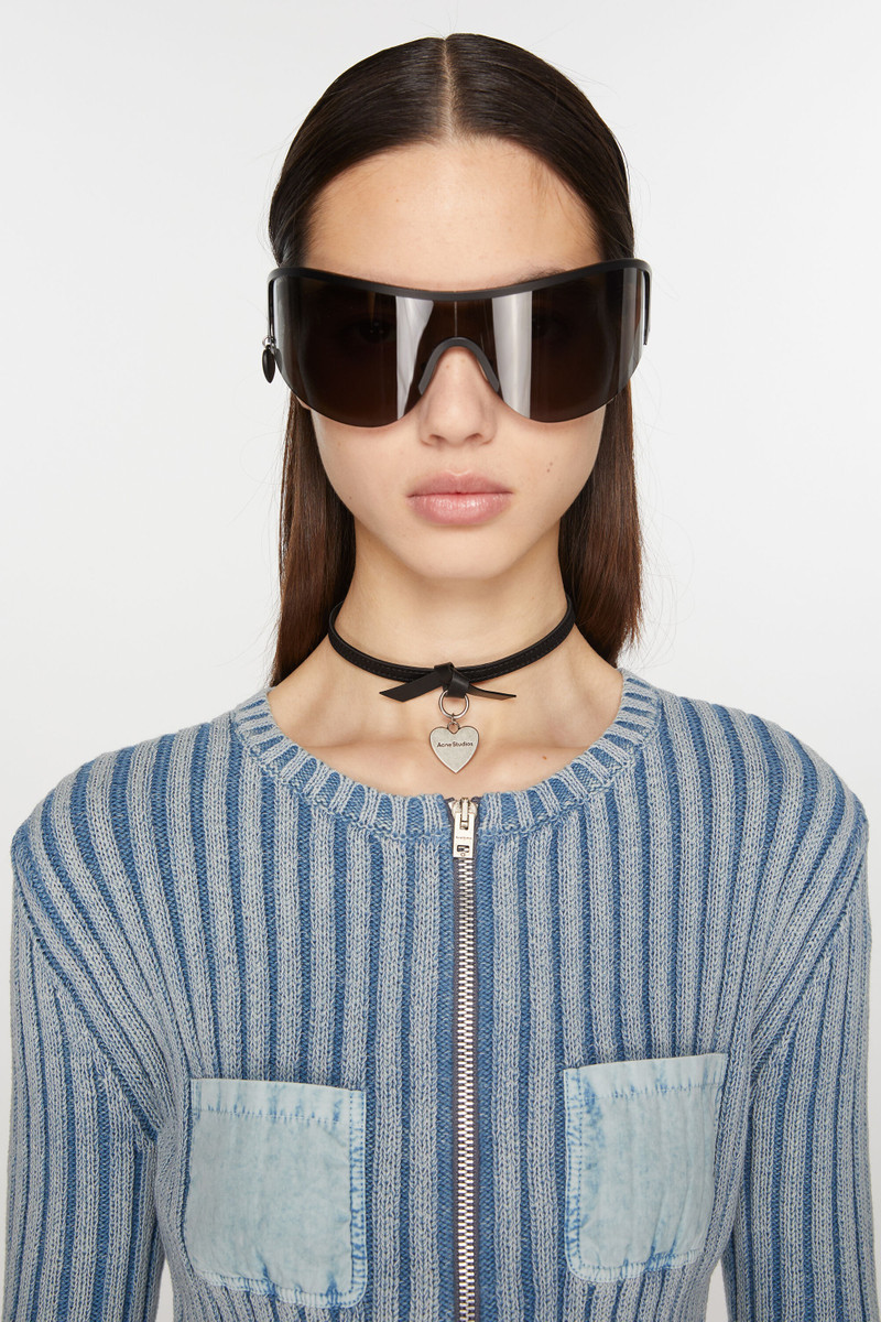Acne Studios Musubi charm necklace - Black outlook
