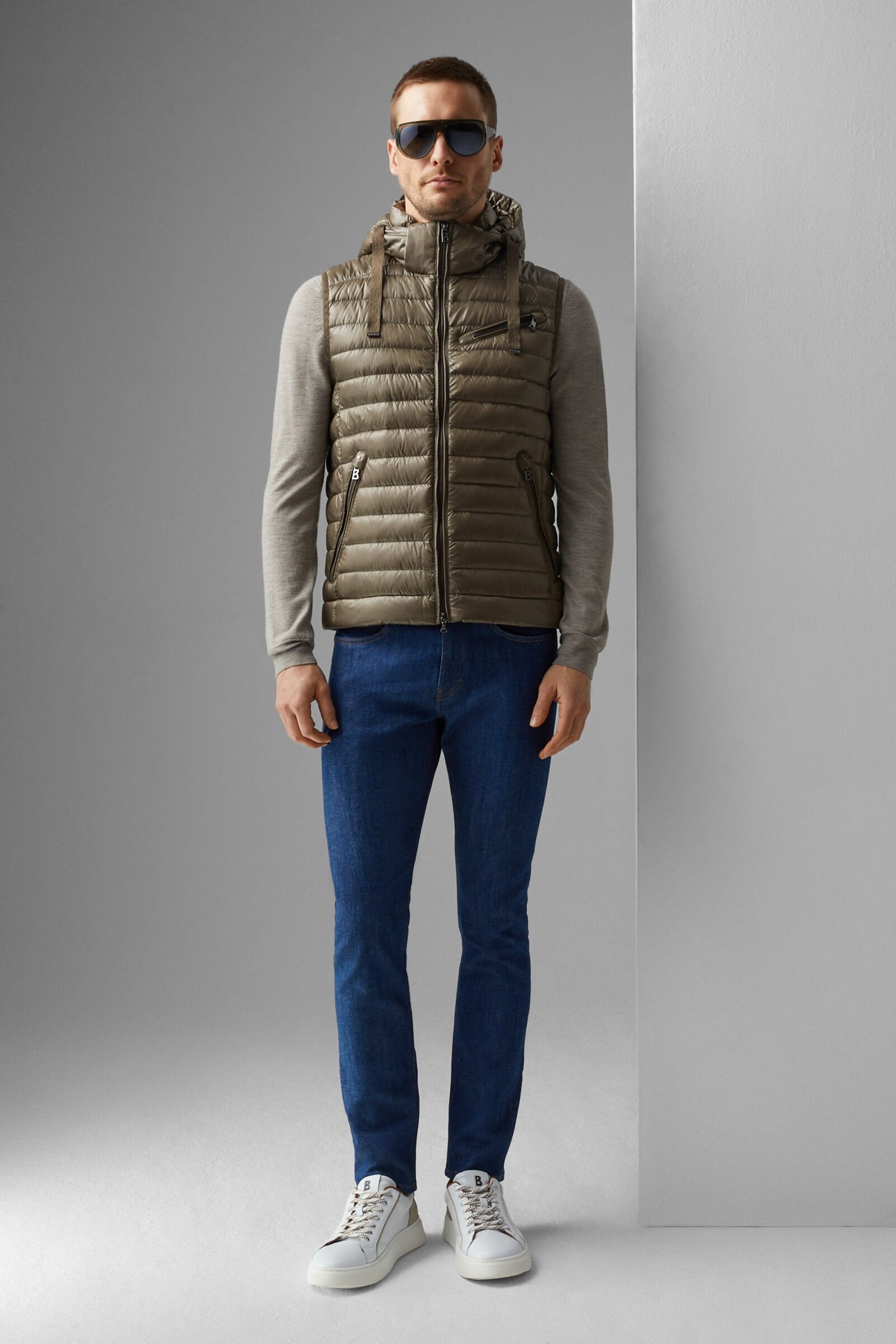 Lonne lightweight down vest in Khaki - 4