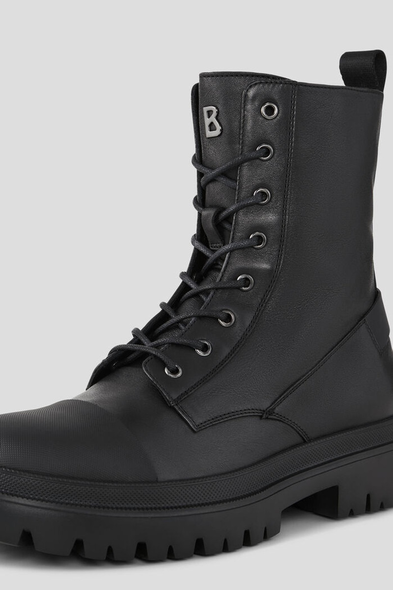 Chesa Alpina Boots in Black 4