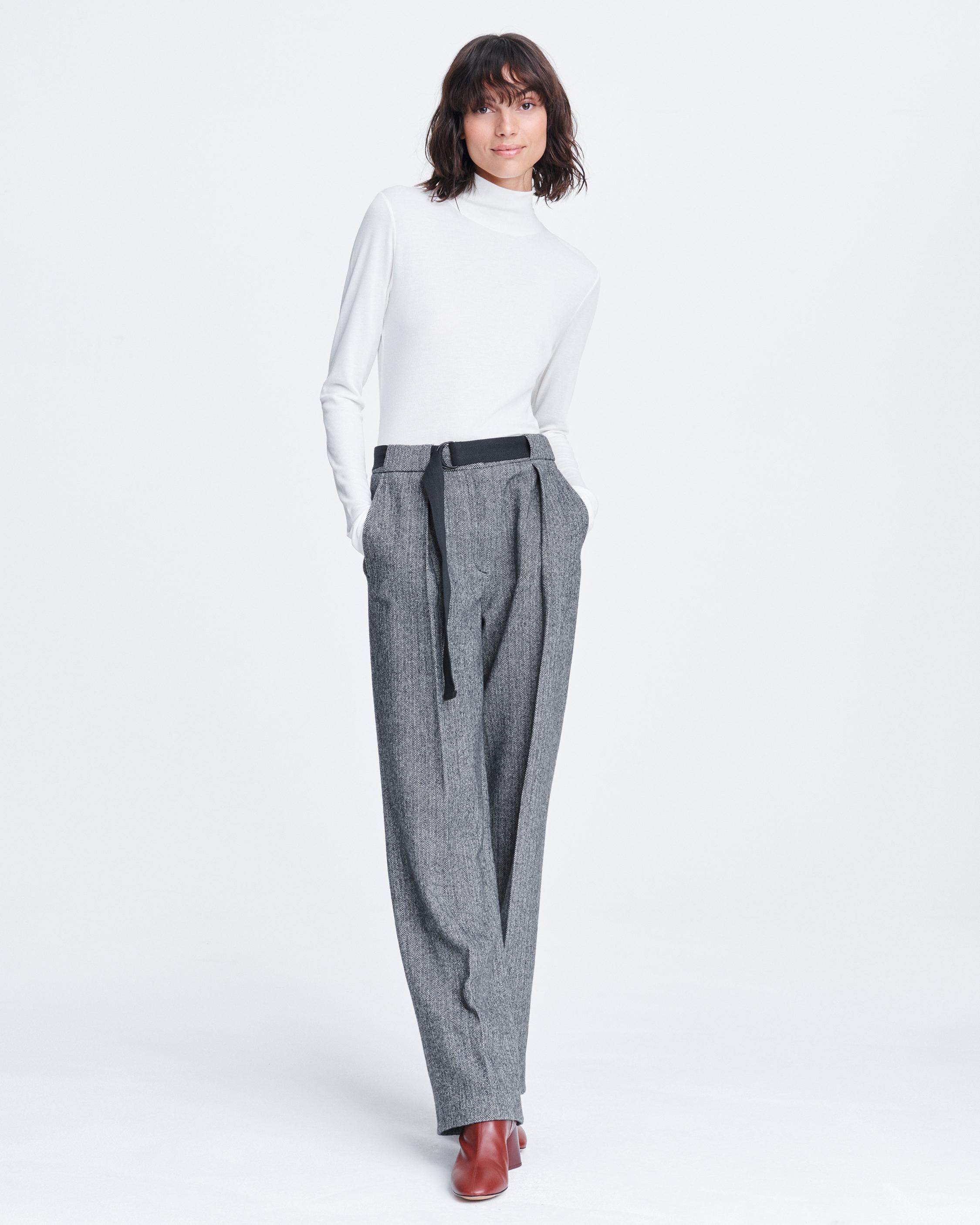 THE KNIT RIB TURTLENECK
SLIM FIT TOP - 4