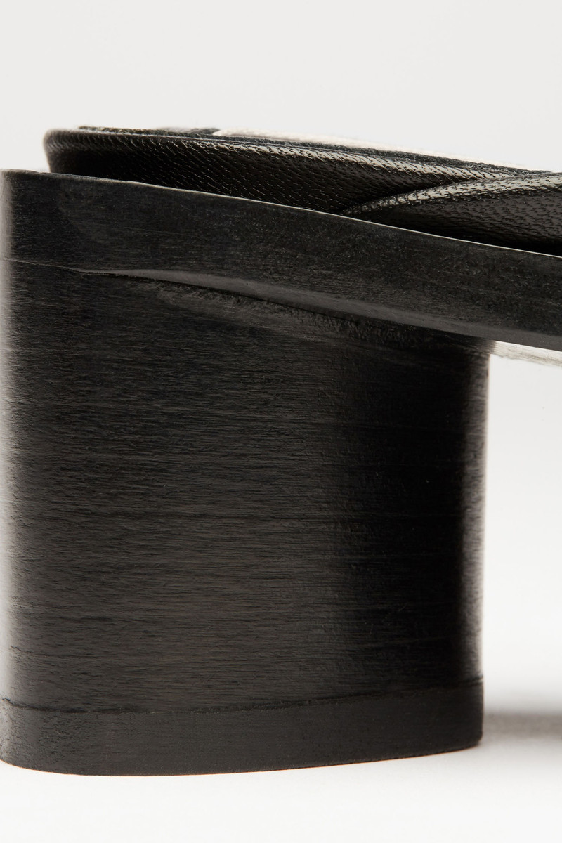 Open-toe leather mules black/black 7