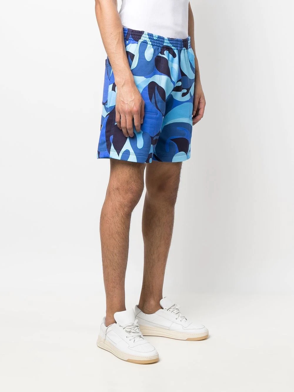 abstract-print slip-on Bermuda shorts - 3