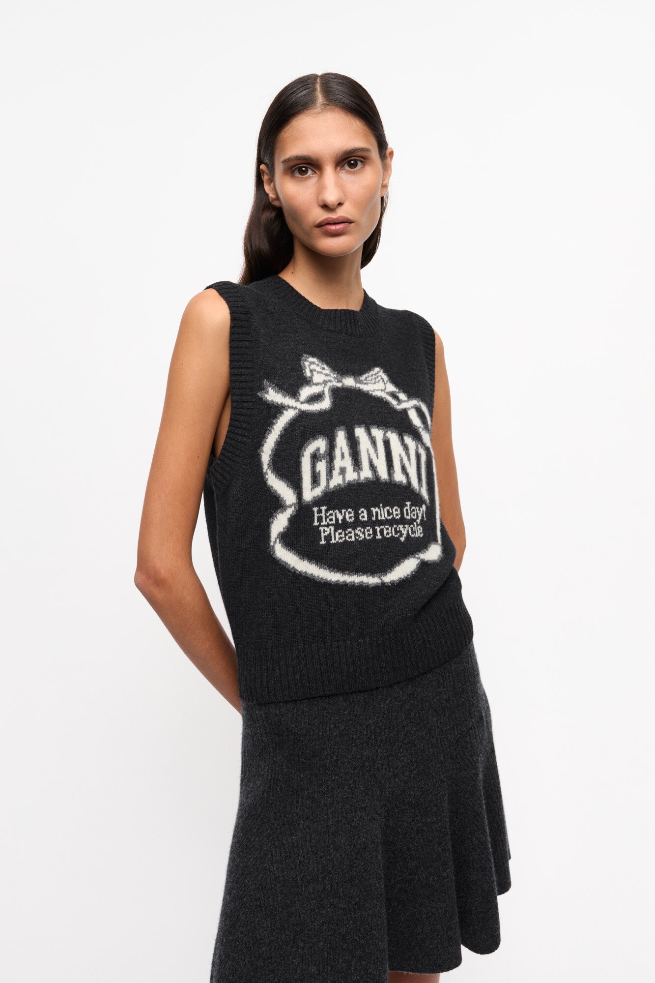 BLACK GRAPHIC BOW VEST - 2