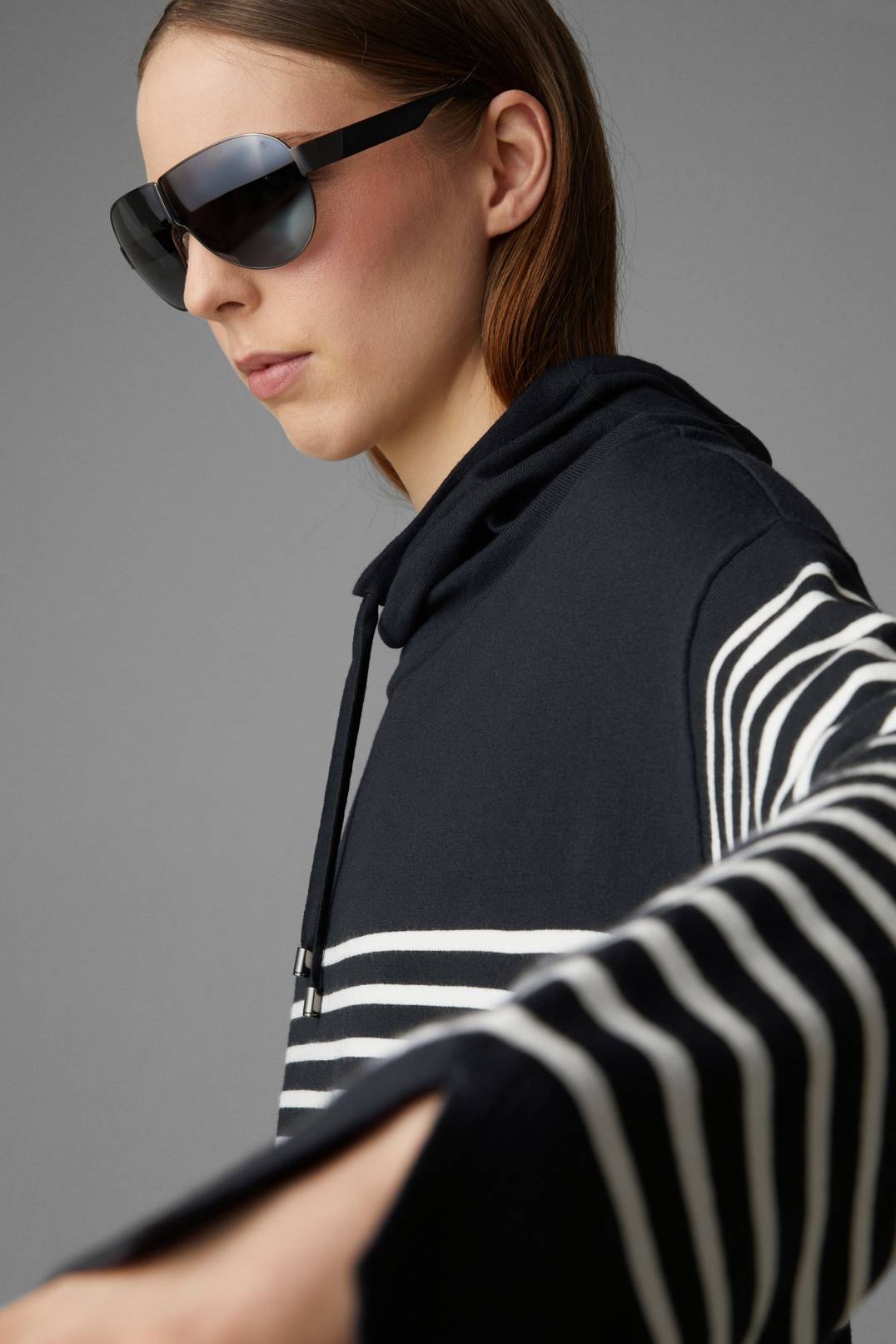 SADIA KNITTED PULLOVER IN NAVY BLUE/WHITE - 4