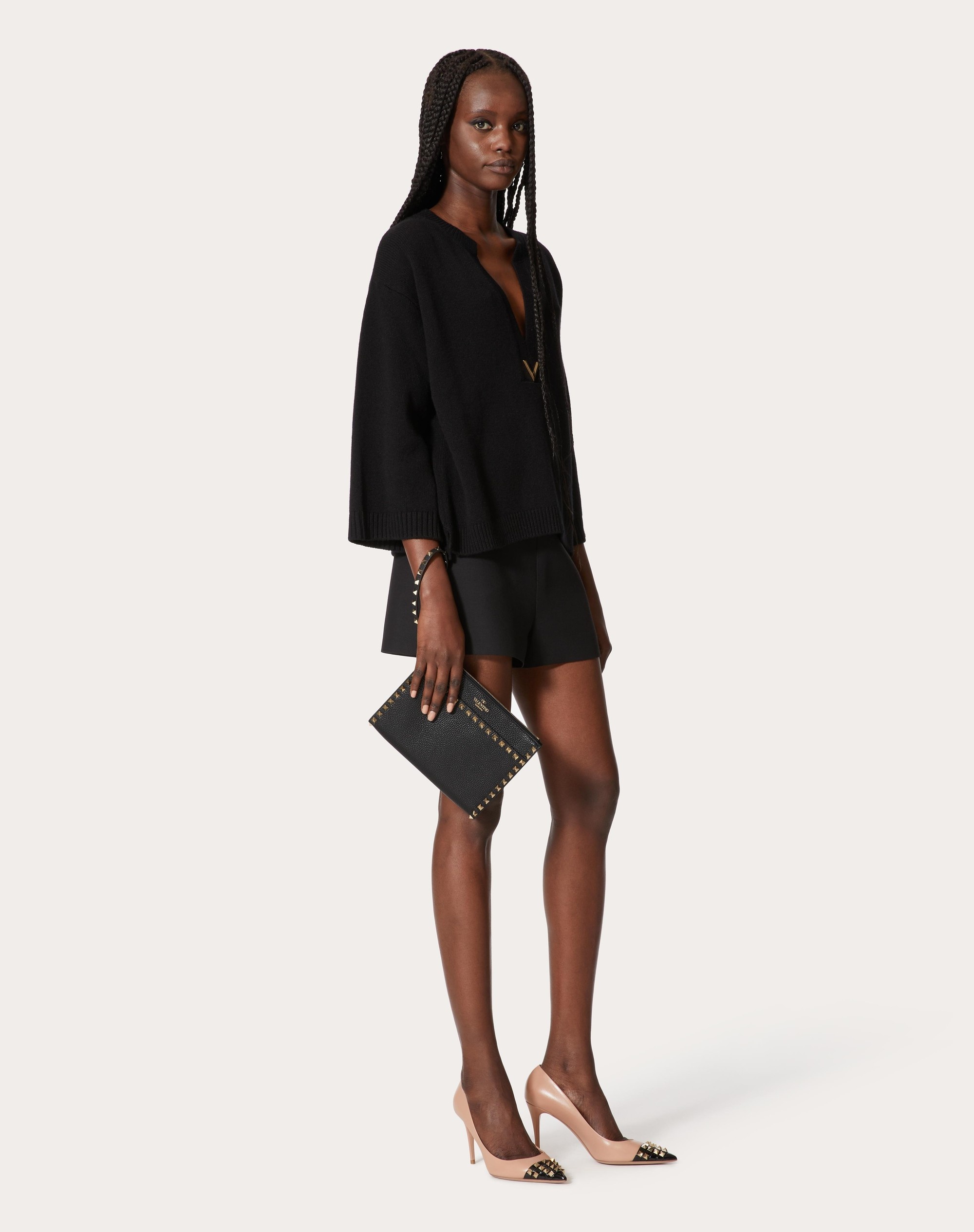 ROCKSTUD GRAINY CALFSKIN POUCH - 5