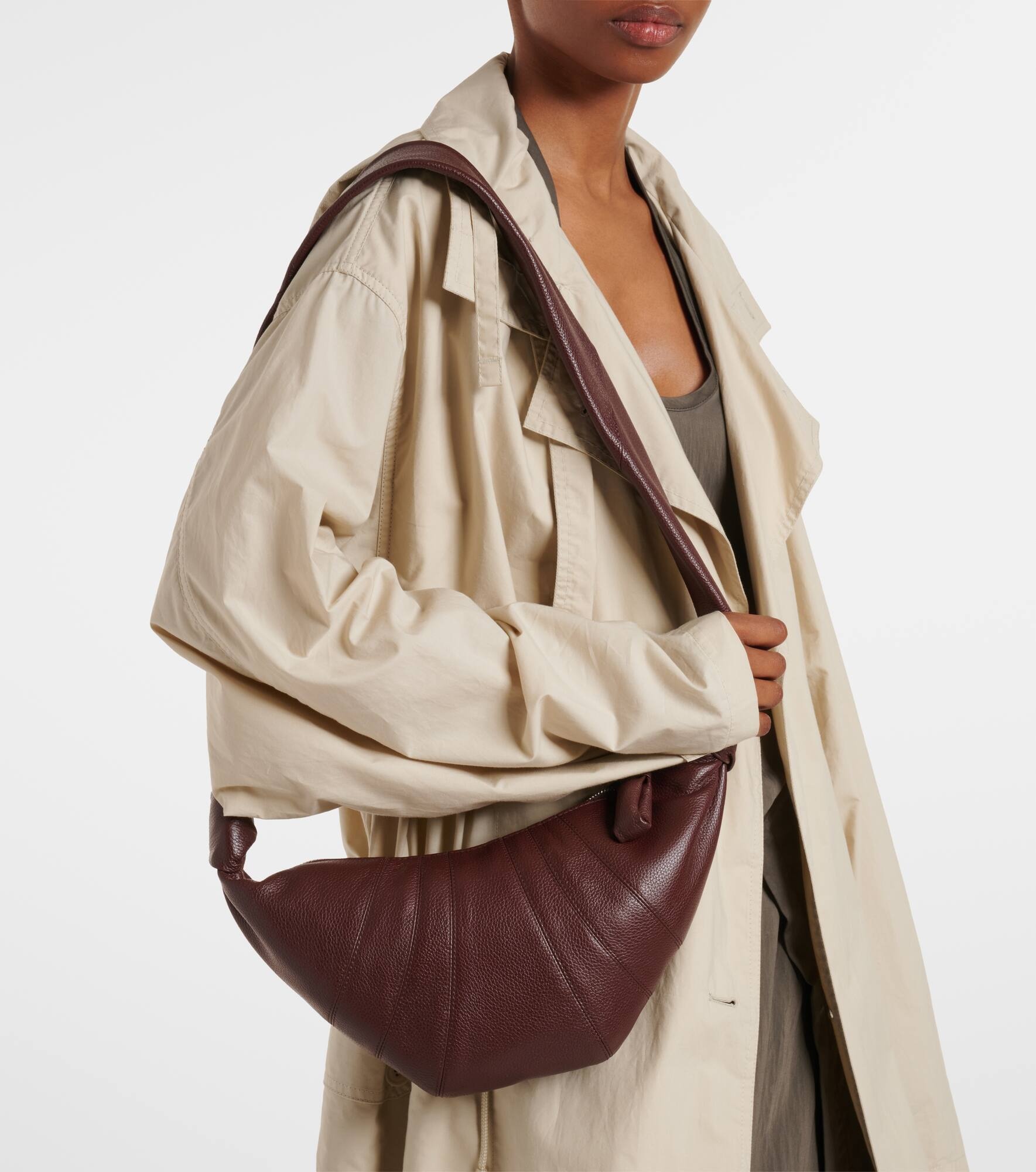 Croissant Small leather shoulder bag - 6