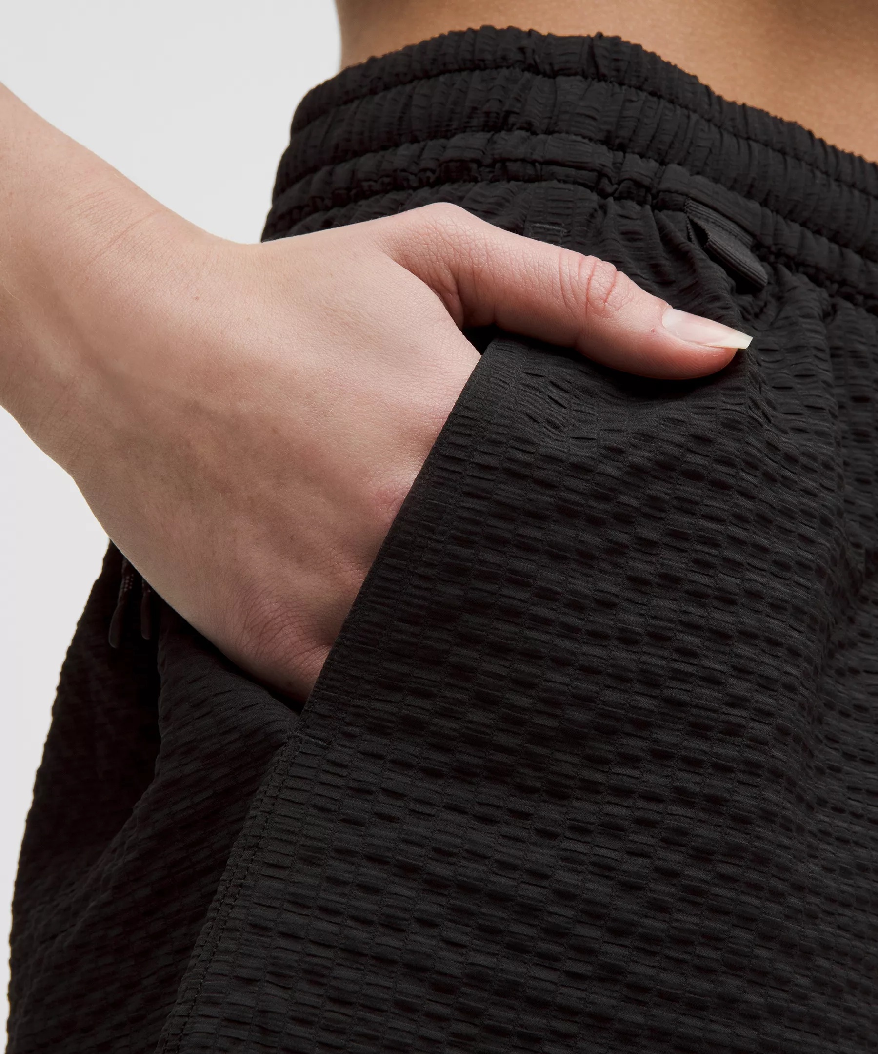 Grid-Texture Relaxed High-Rise Hiking Short 4" - 5