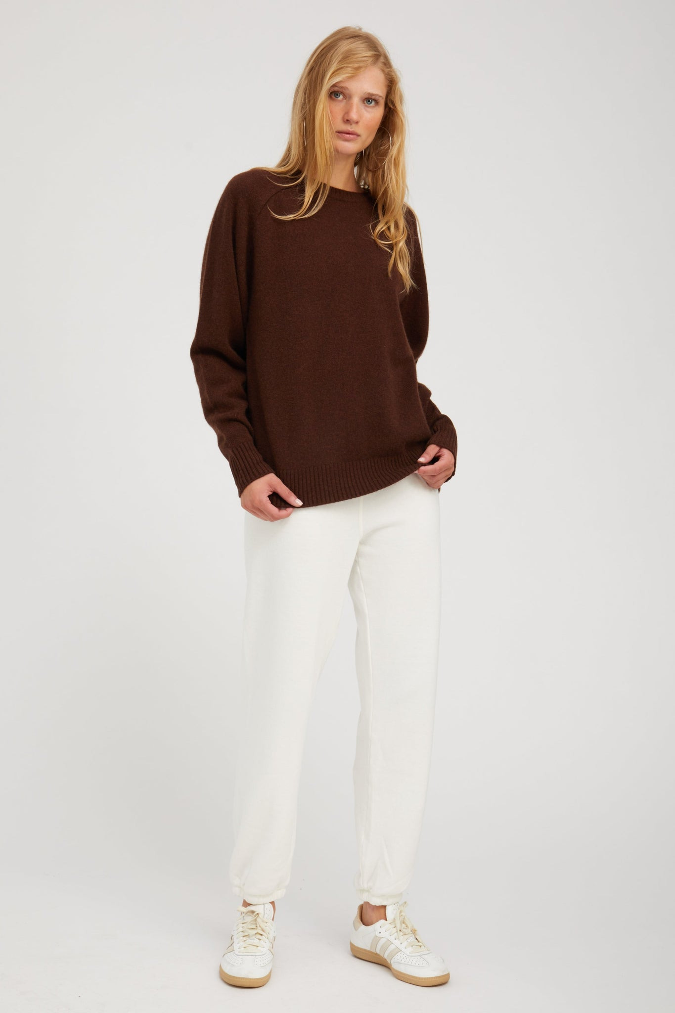 MOCHA CASHMERE BOYFRIEND SWEATER - 3