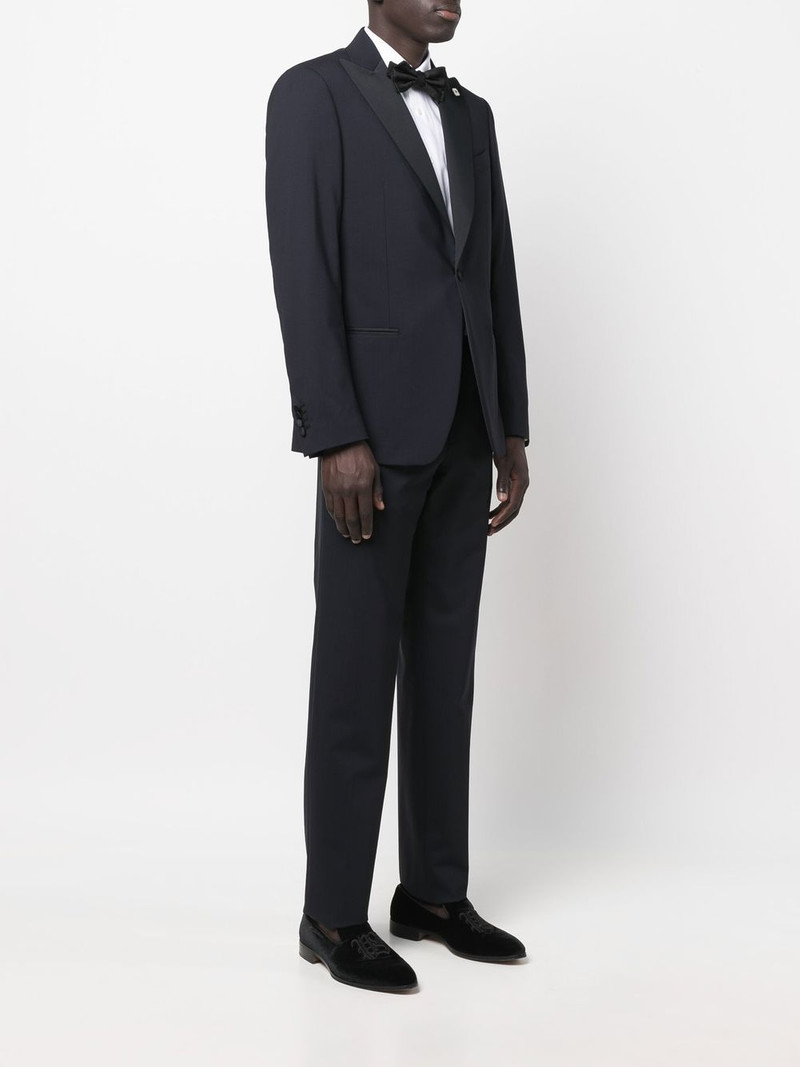 single-breasted tailored suit 3