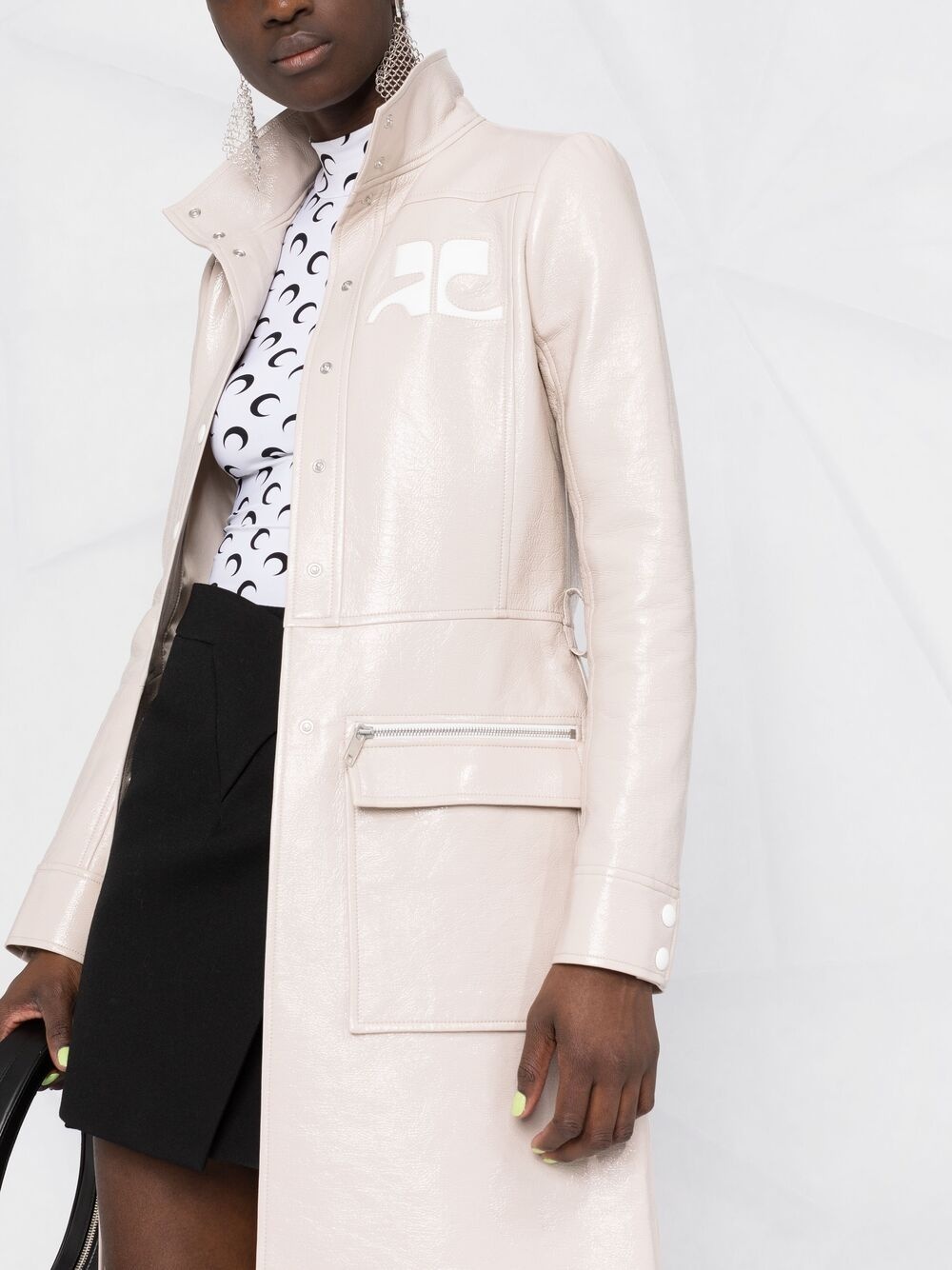 logo-appliqué vinyl trench coat - 3