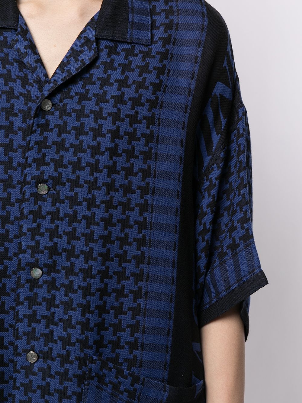 geometric logo-print cotton shirt - 8