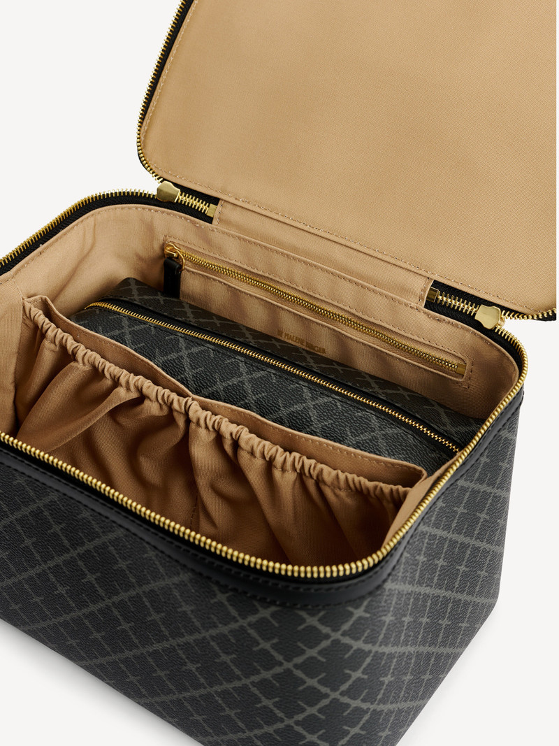 BY MALENE BIRGER Bae Beauty cosmetics case outlook