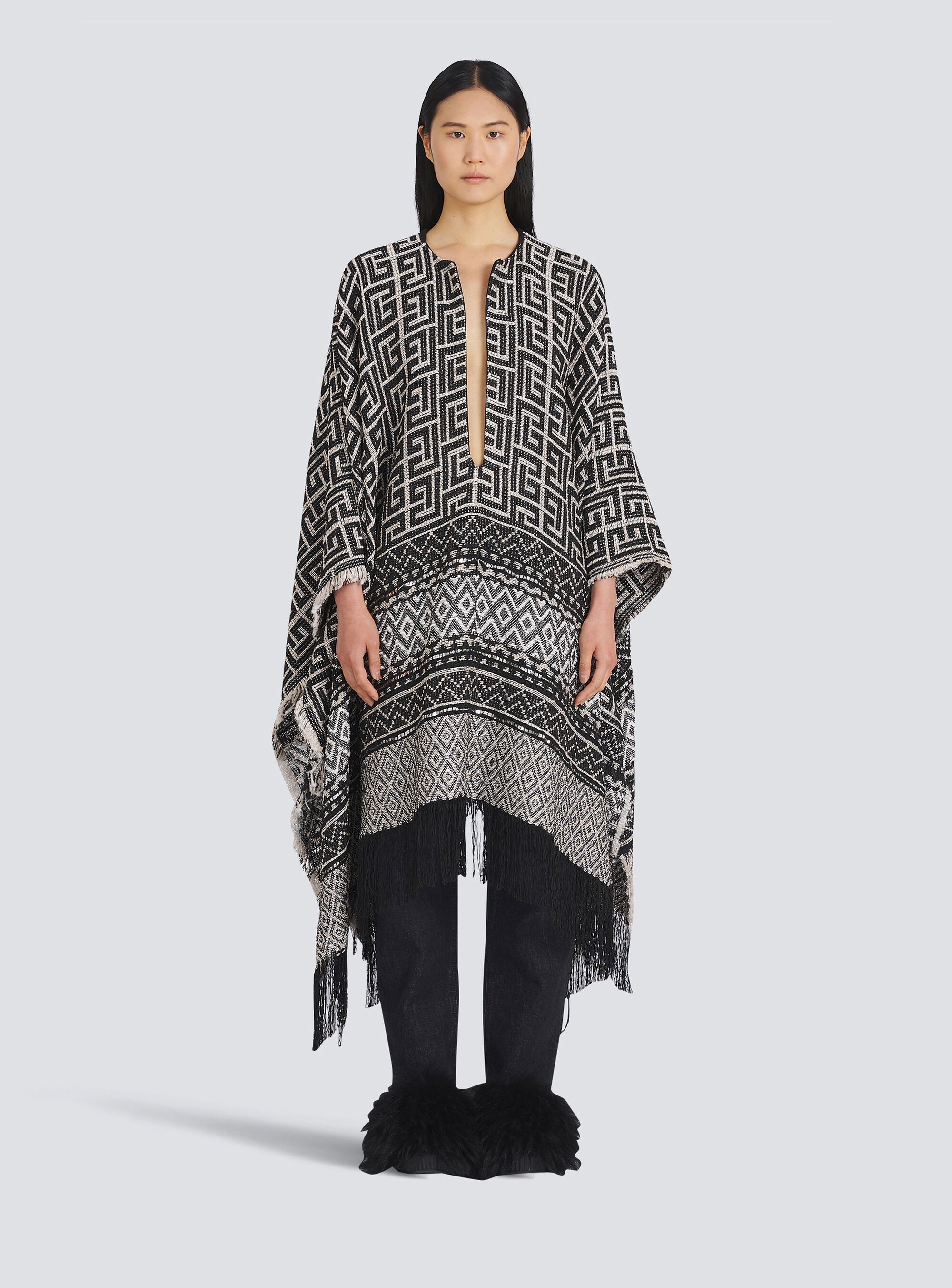 Knit poncho with Balmain monogram print - 3