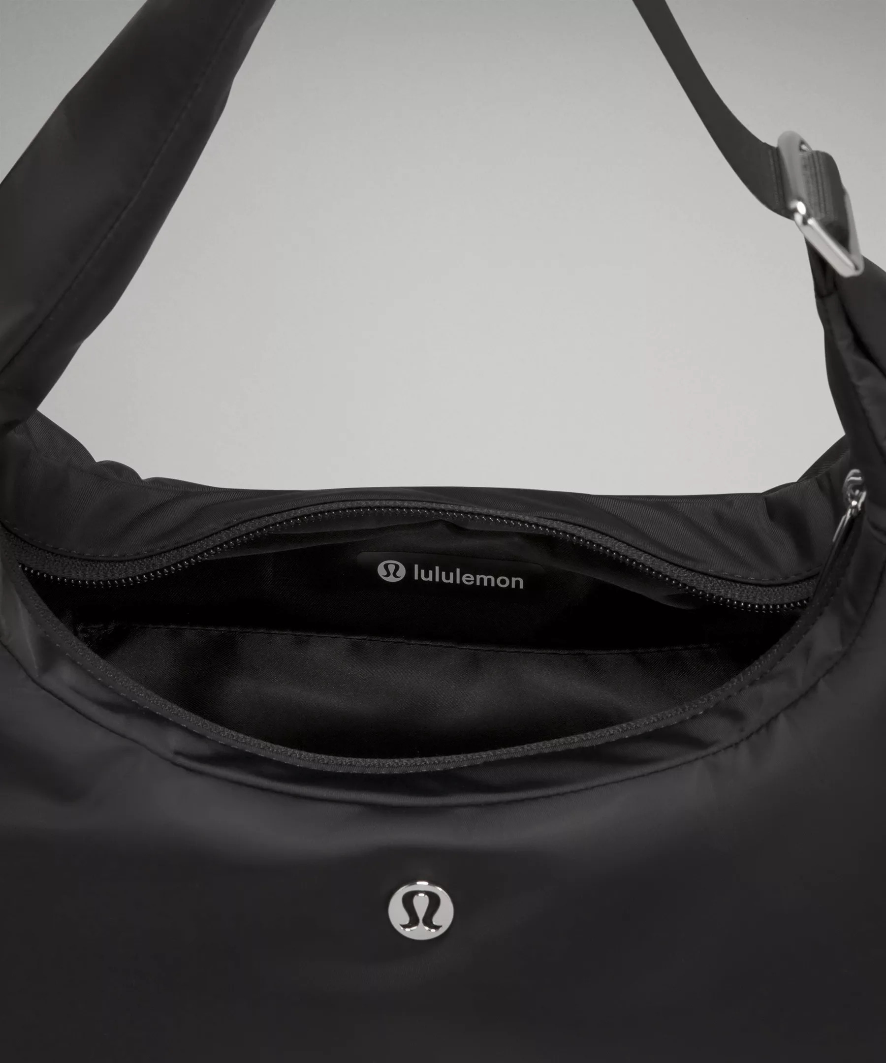 City Essentials Shoulder Bag 4L - 5